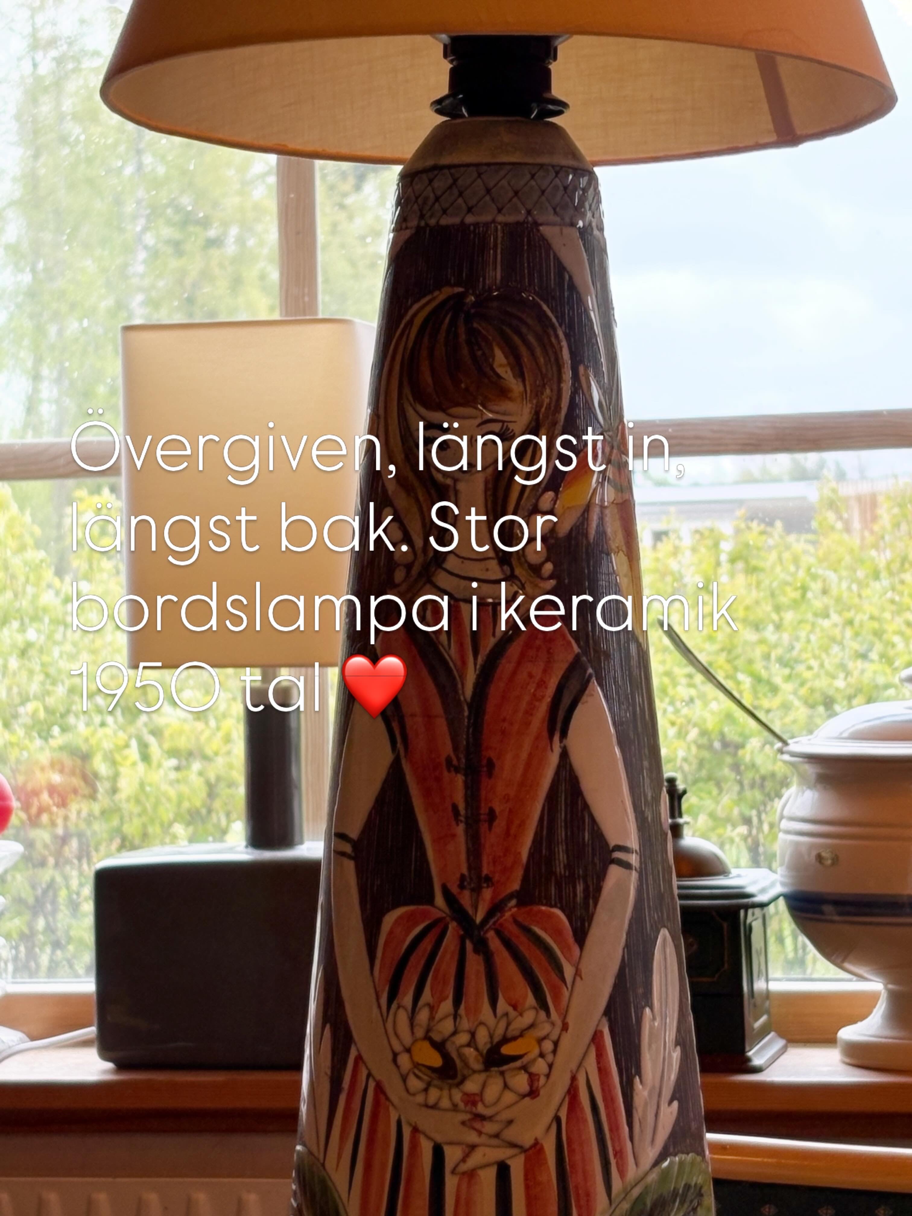 Stor vacker bordslampa 1950 tal, ca 60 cm hög. Signatur Sj.