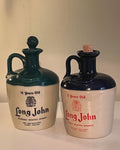 Två st vintage Whiskey keramik krus från Long John. Röd 8 år, grön 12 år gammal i mycket fint skick.