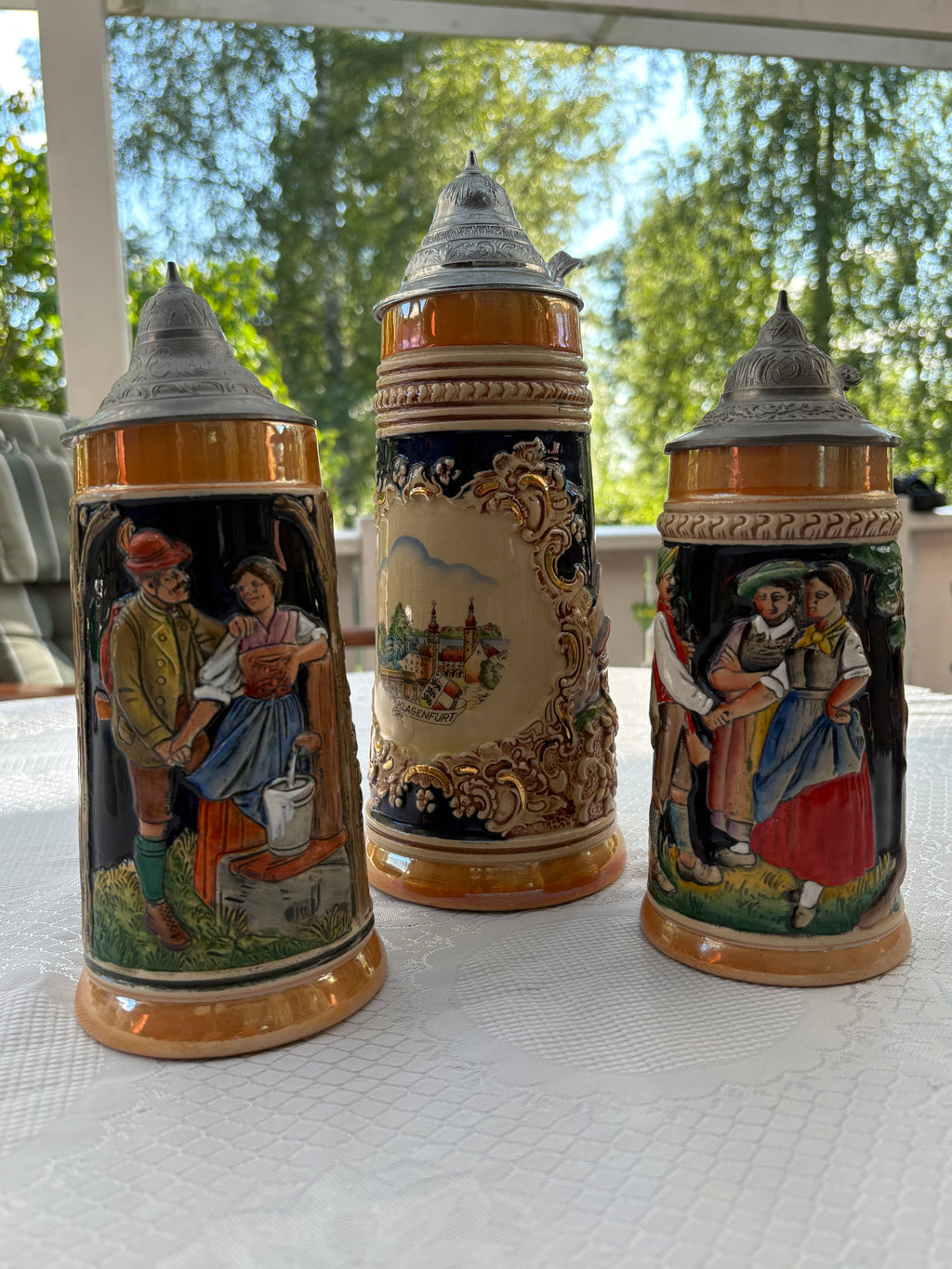 Tre st vackra vintage Tyska ölkrus i keramik med tennlock 1960 tal.