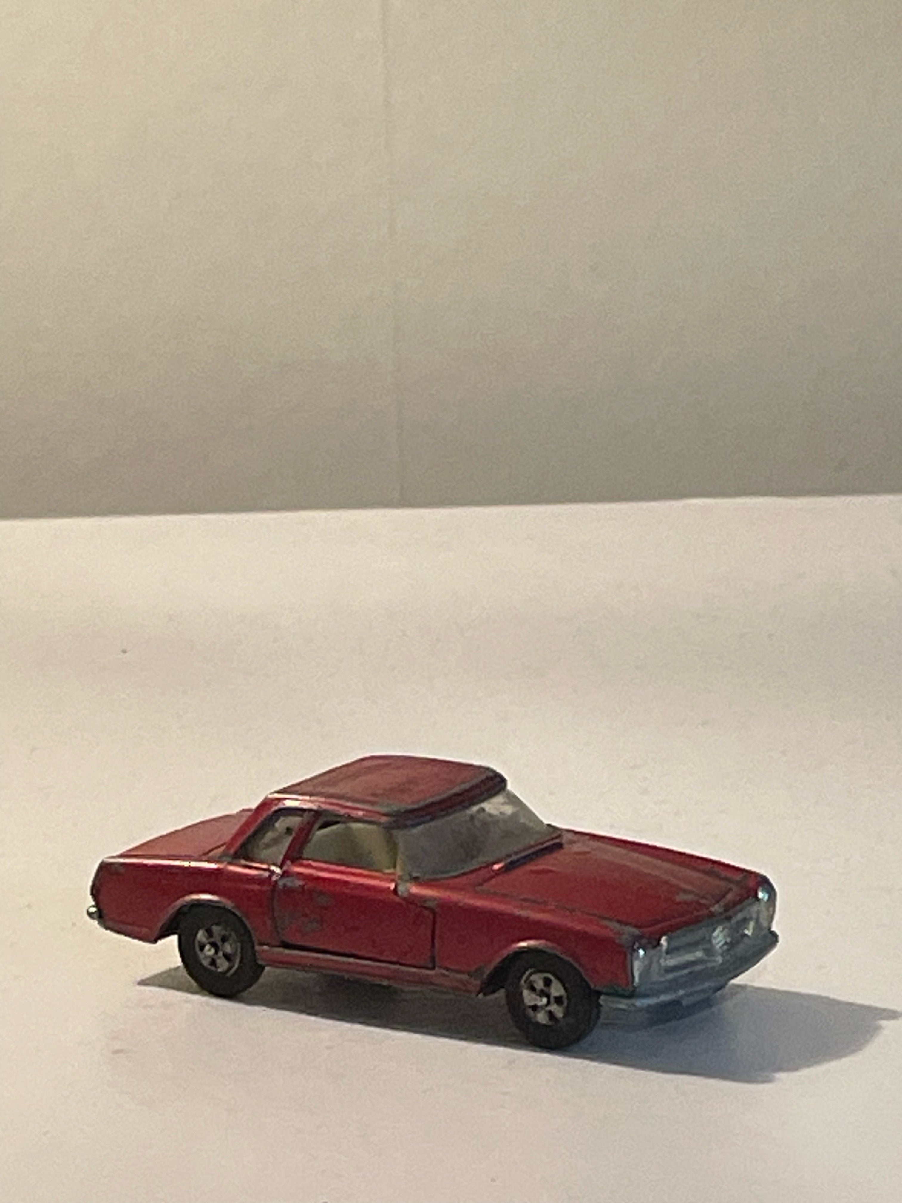 Vintage leksaksbilar 1960/70 tal från Corgi och Matchbox, riktiga klassiker.