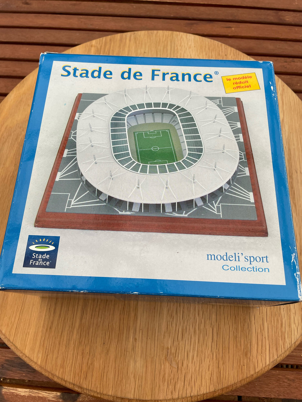 Fin autentisk modell utav Franska nationalarenan Stade de France i mycket fint skick.