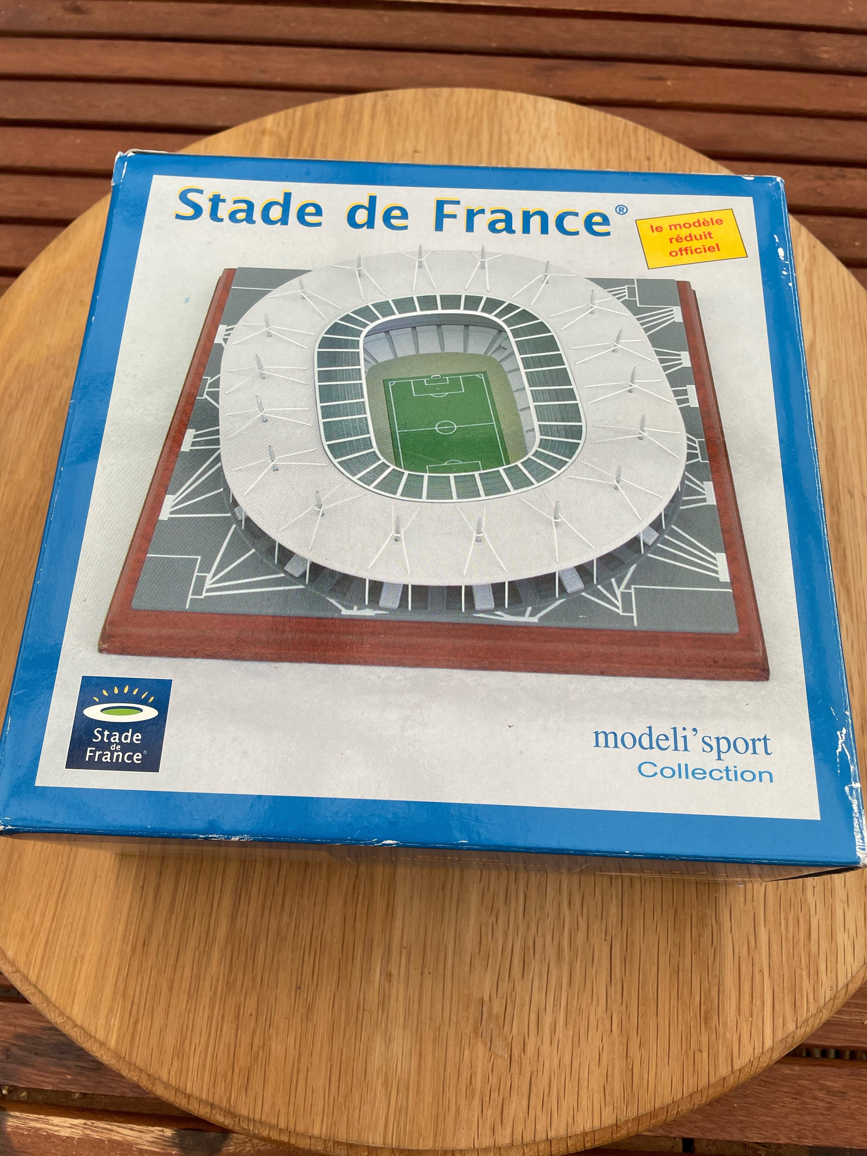 Fin autentisk modell utav Franska nationalarenan Stade de France i mycket fint skick.