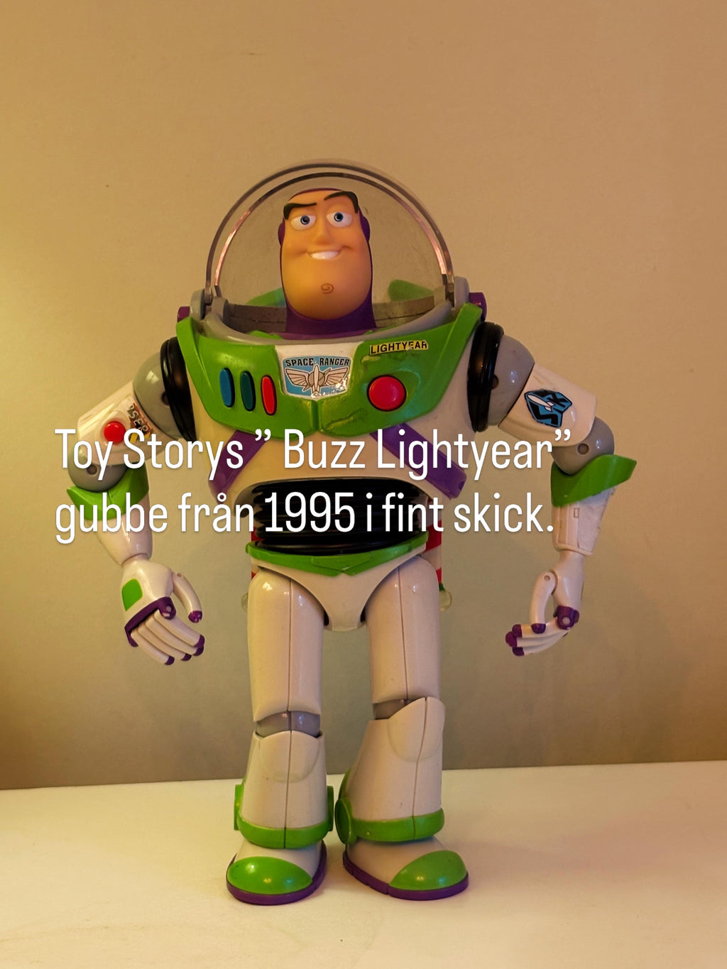 Toy Stories Buzz Lightyears gubbe från 1995 i fint skick.