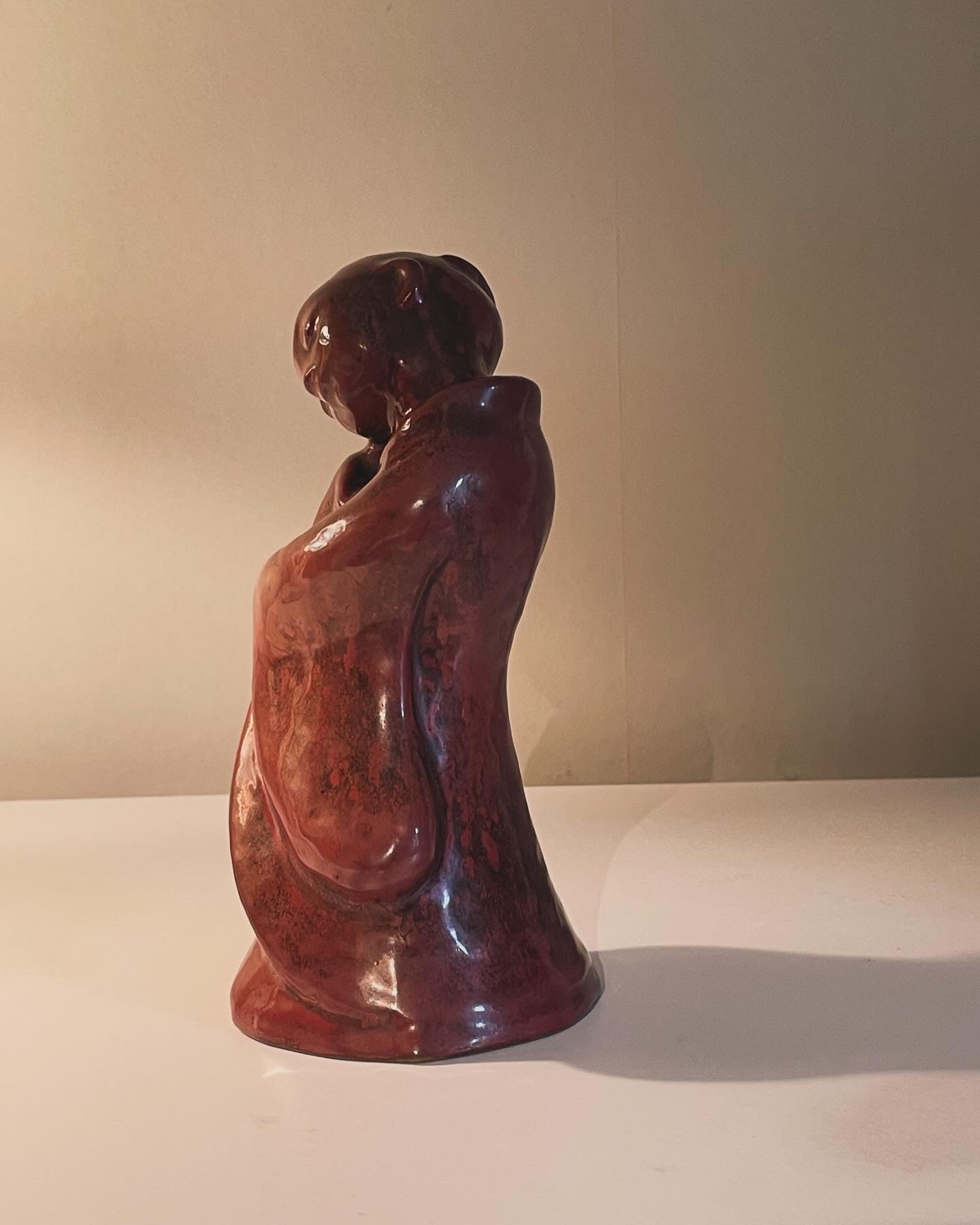 Vacker figurin i keramik från Bornholm keramik / Danmark i nyskick.