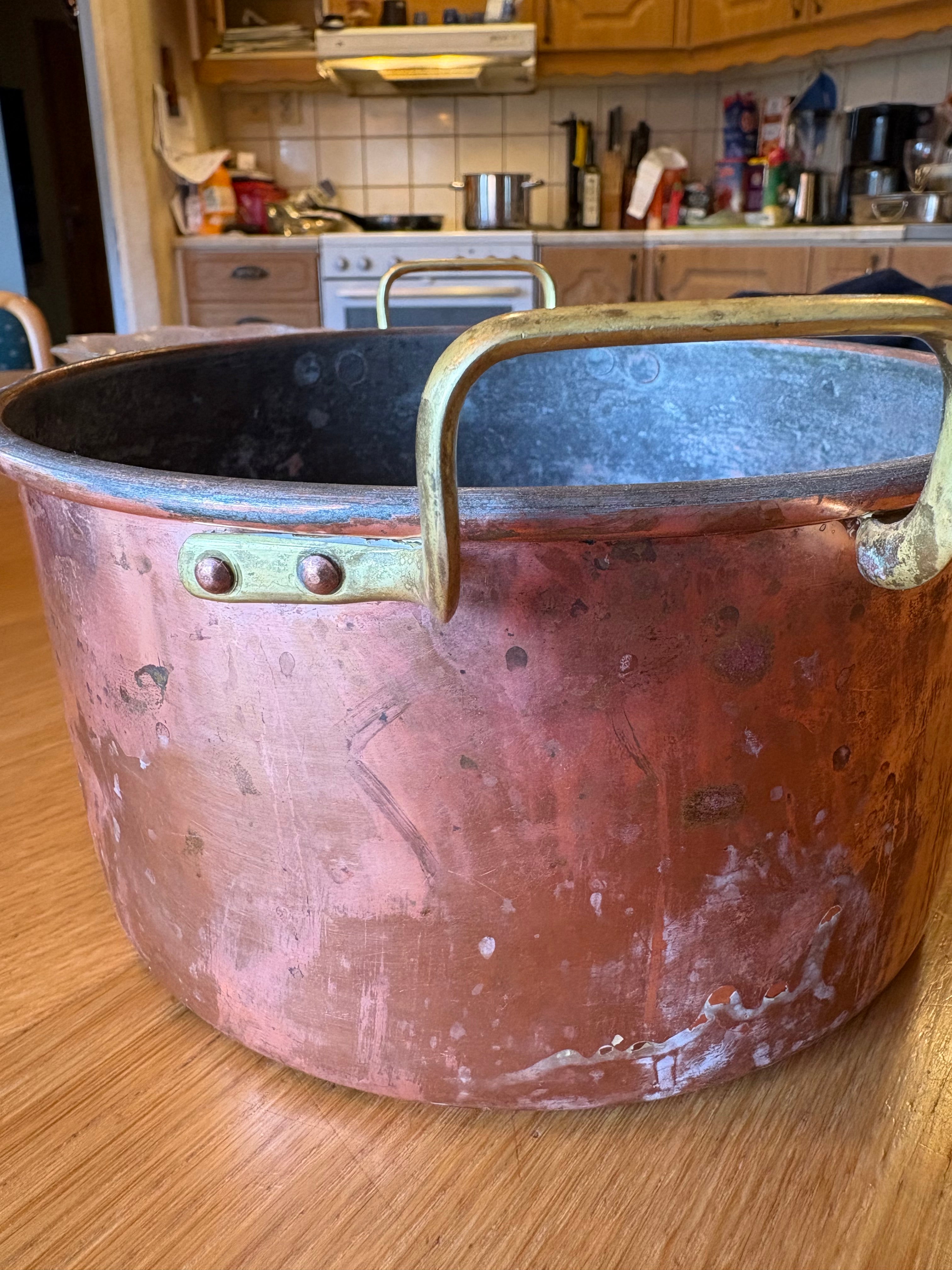 Vacker antik kopparkastrull , 3 liter med charmig patina.