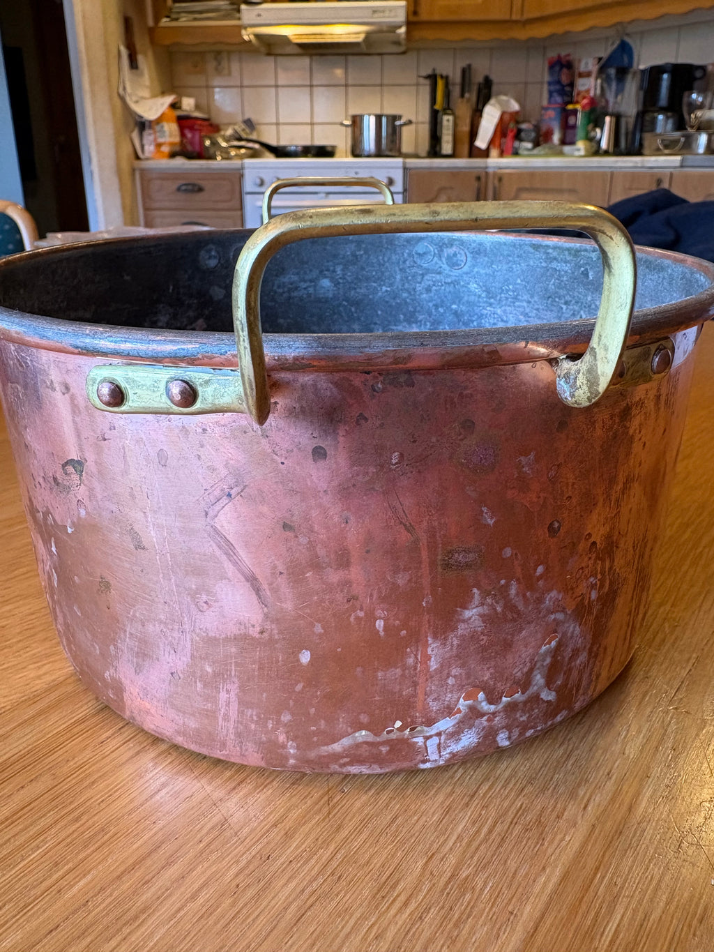Vacker antik kopparkastrull , 3 liter med charmig patina.