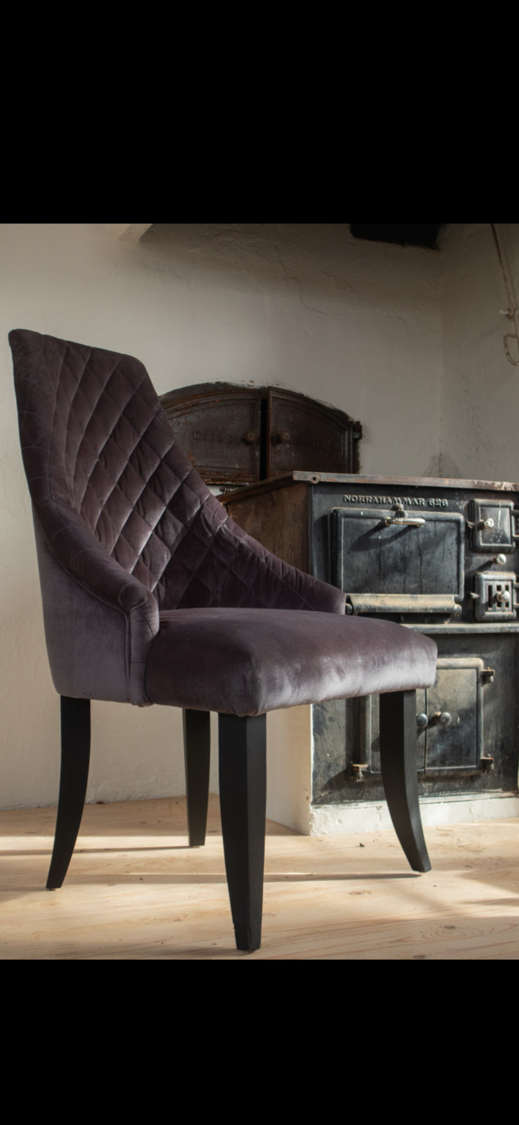 Nyproducerad stol i antik design. Vackra möbler från MAT Furniture.