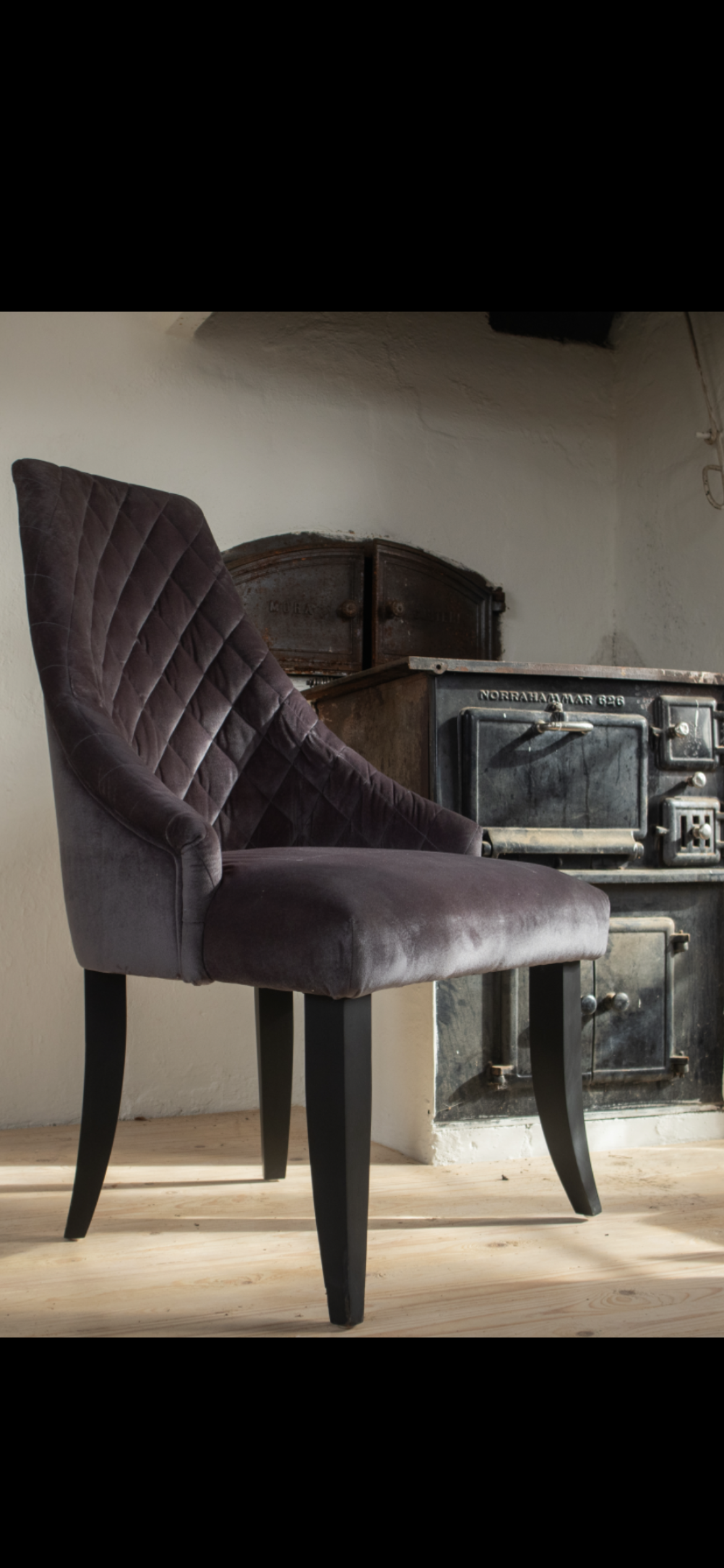 Nyproducerad stol i antik design. Vackra möbler från MAT Furniture.