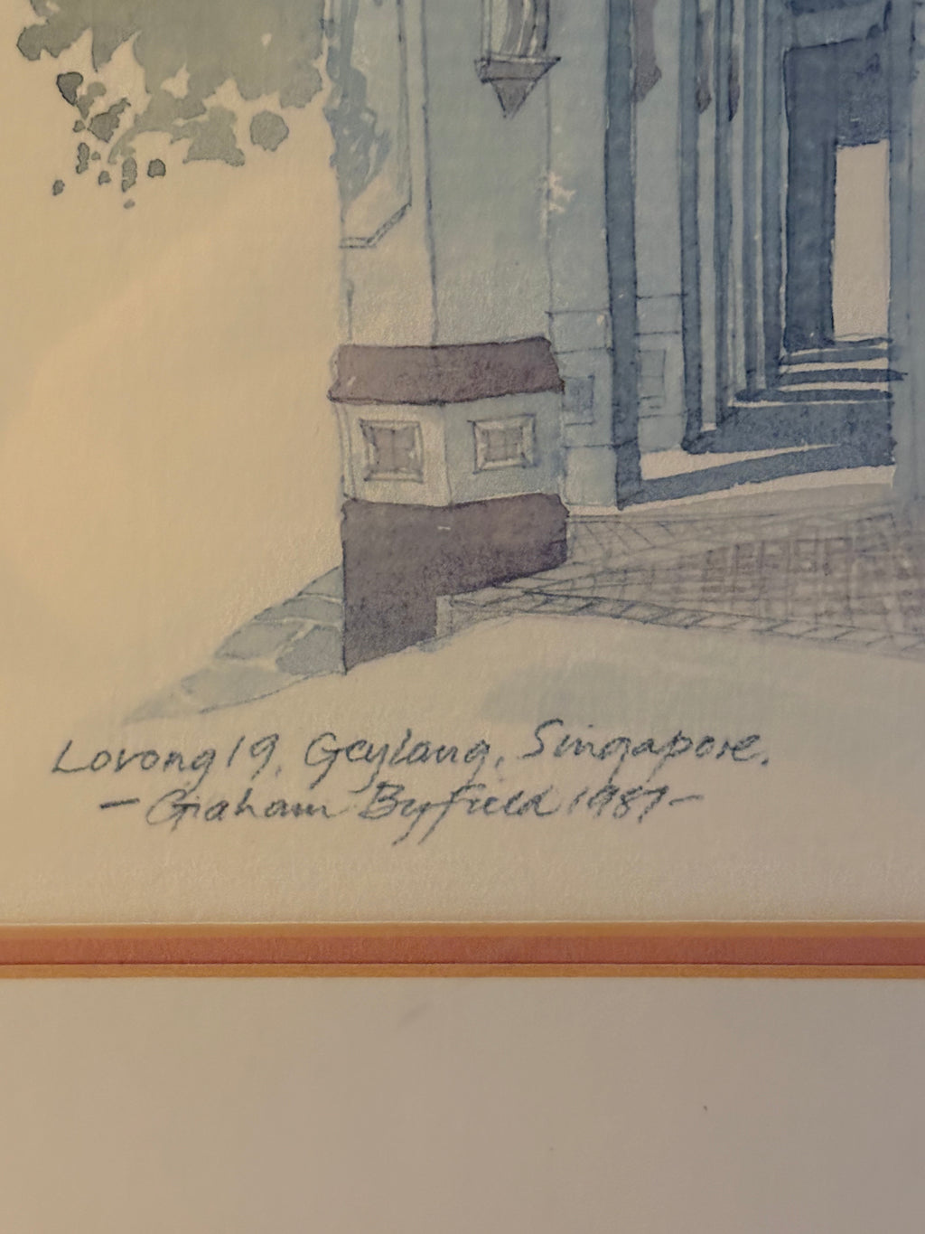 Vacker retro litografi utav konstnären Graham Byfield. Lovong 19 Gaylang Singapore 1987, Nr 222/500.