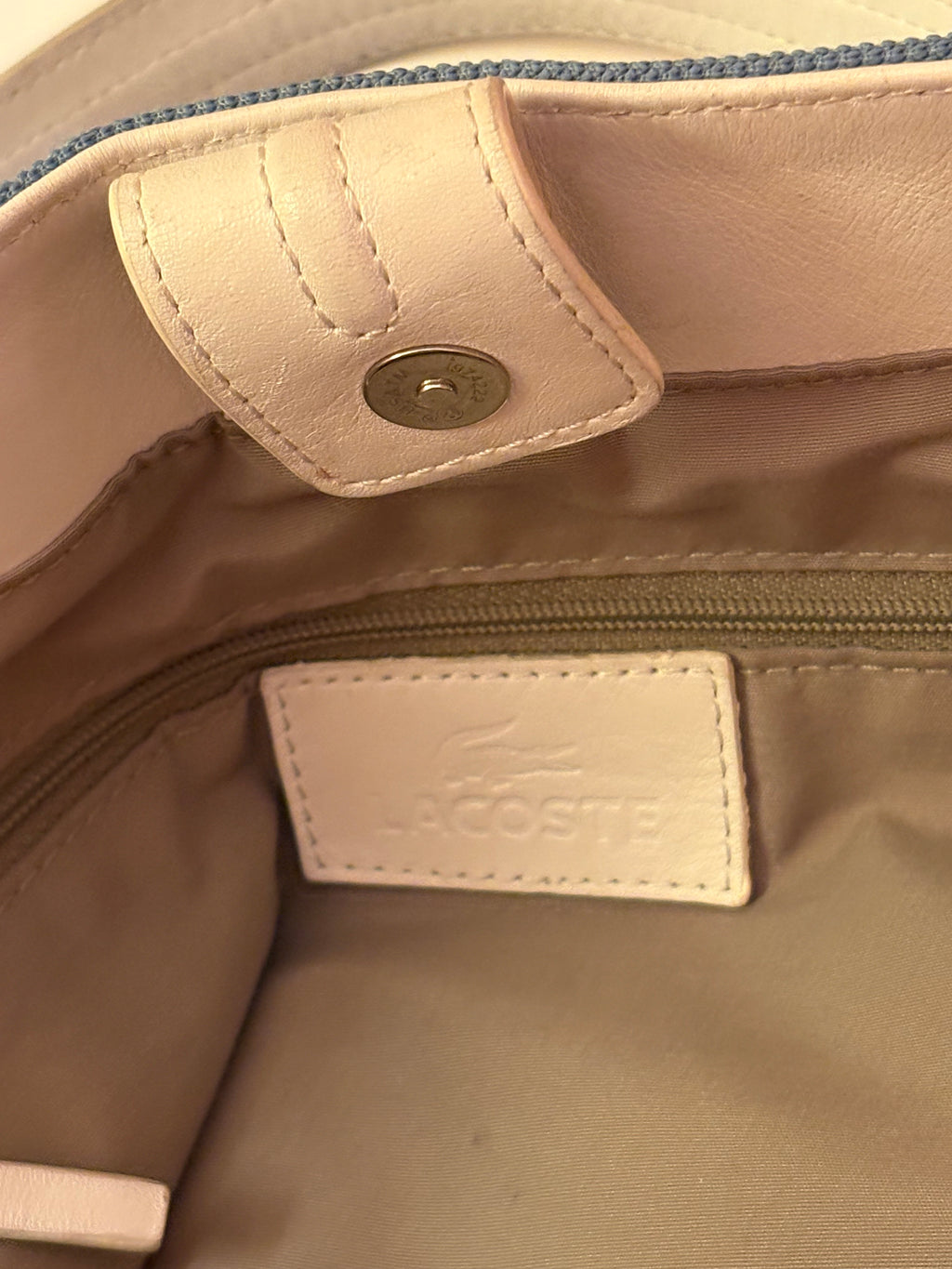 Vacker klassisk vintage handväska från ” Lacoste ” 1970 tal, ett mode statement !
