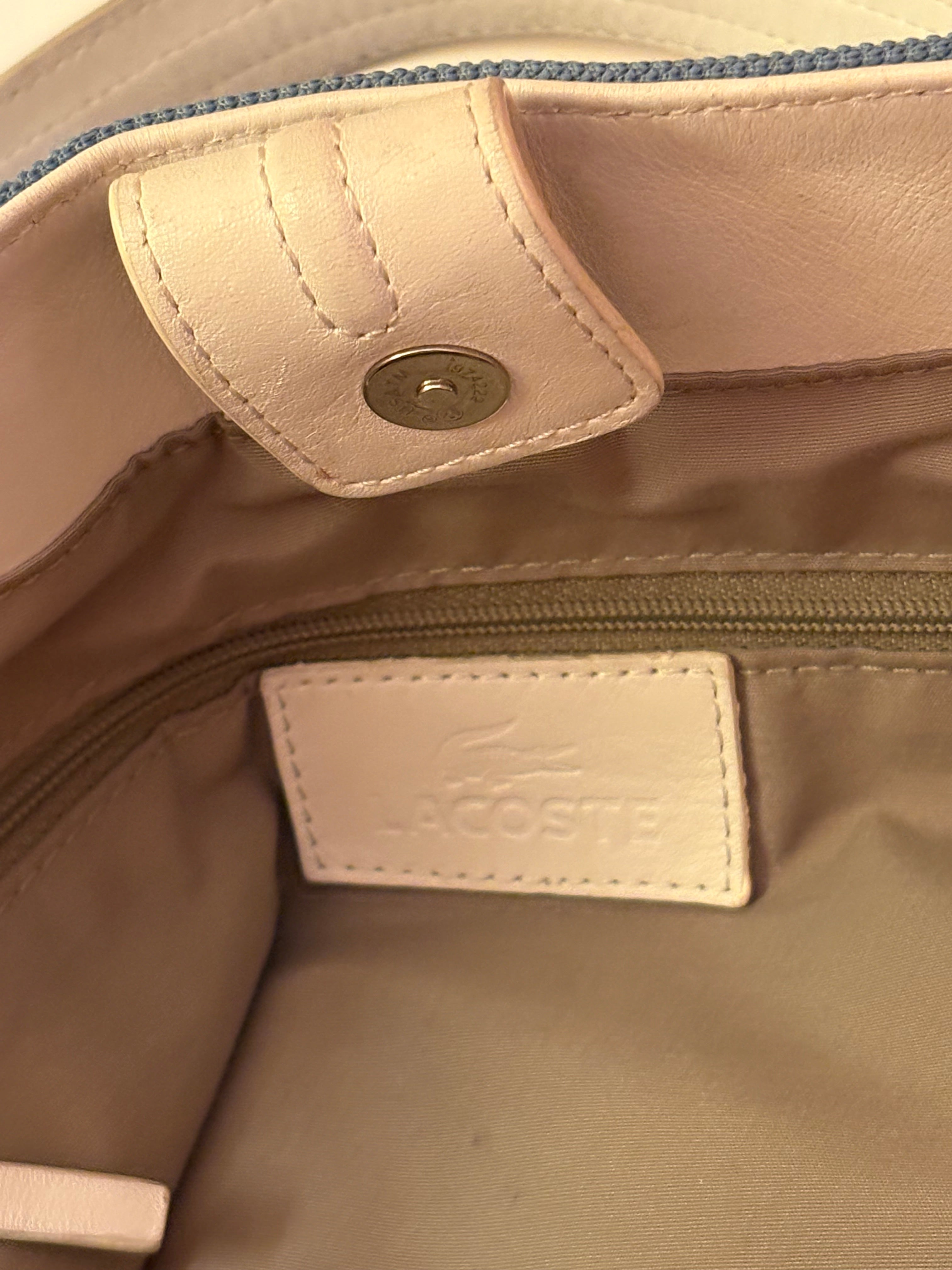 Vacker klassisk vintage handväska från ” Lacoste ” 1970 tal, ett mode statement !