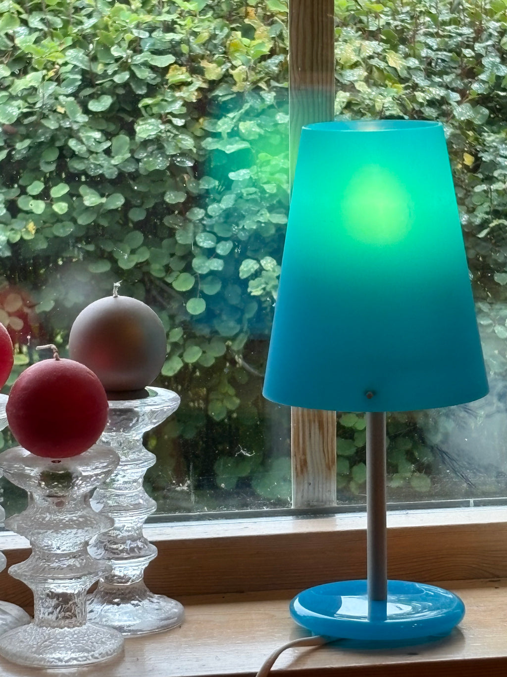 Fyra st retro bordslampor i plast från Ikea , idag redan klassiker.