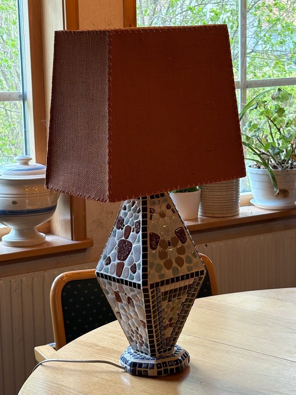 Stor vacker vintage bordslampa i mosaik 1960 tal.