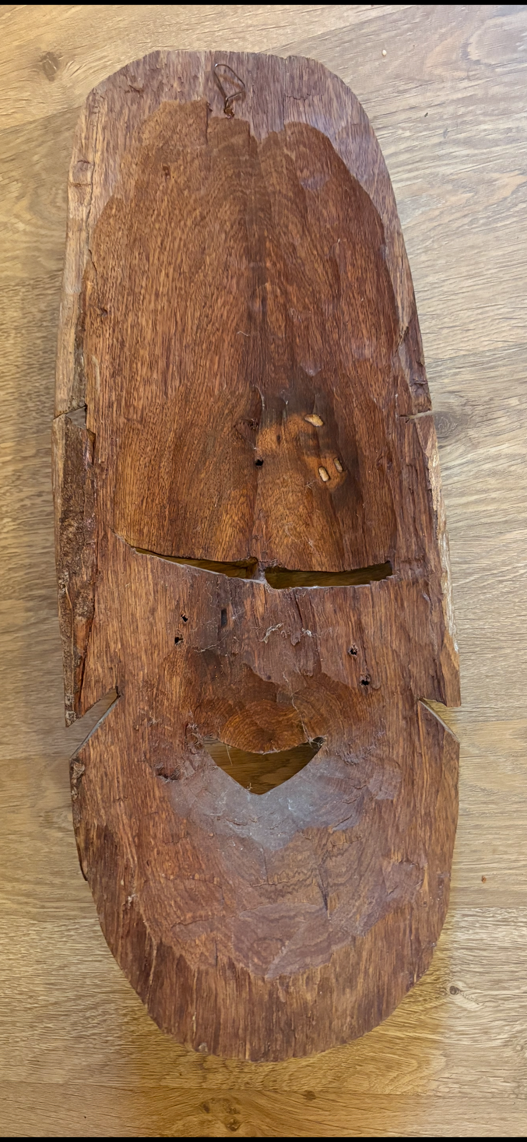 Autentisk trä ansiktsmask med tydlig centralafrikansk / Kongolesisk koppling. Songye Kifwebe alt Luba.