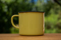 Vintage emaljerad mugg.