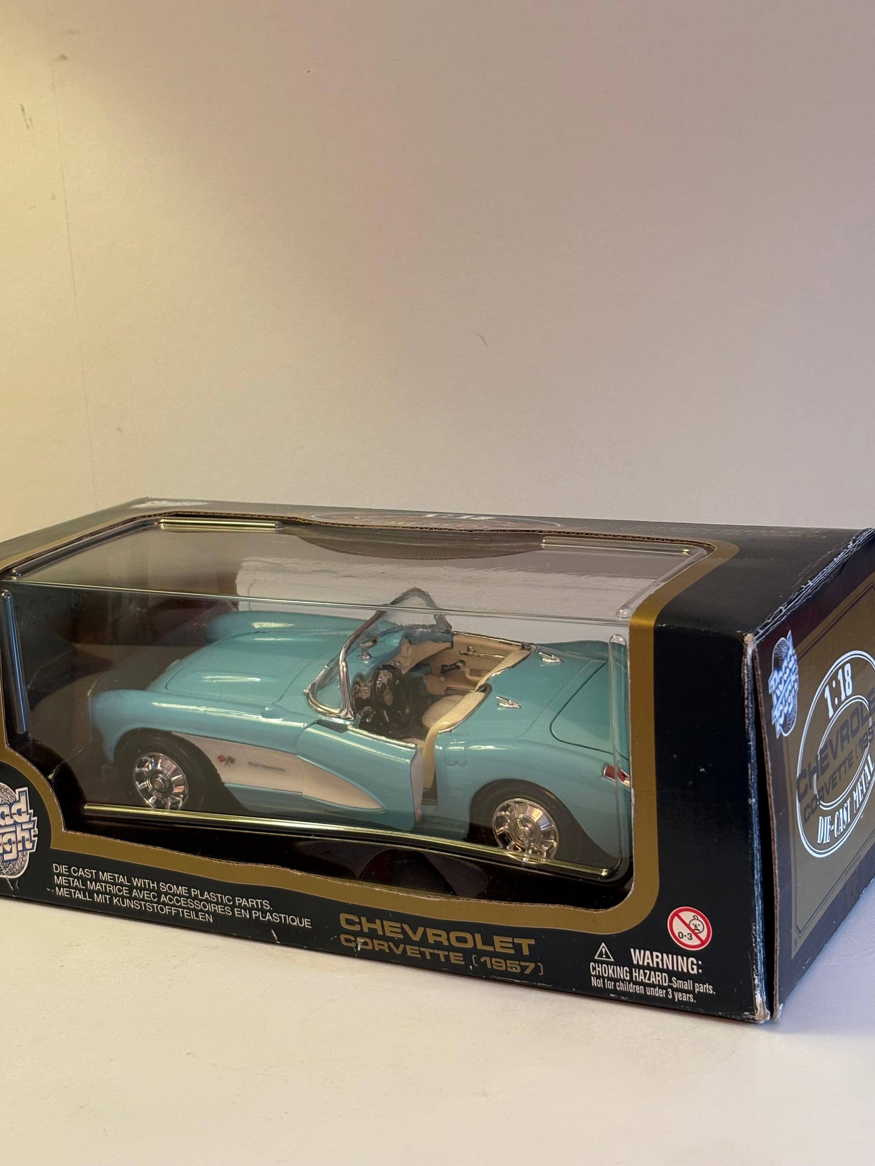 Fin modell från Road Tough en Chevrolet Corvette 1957.