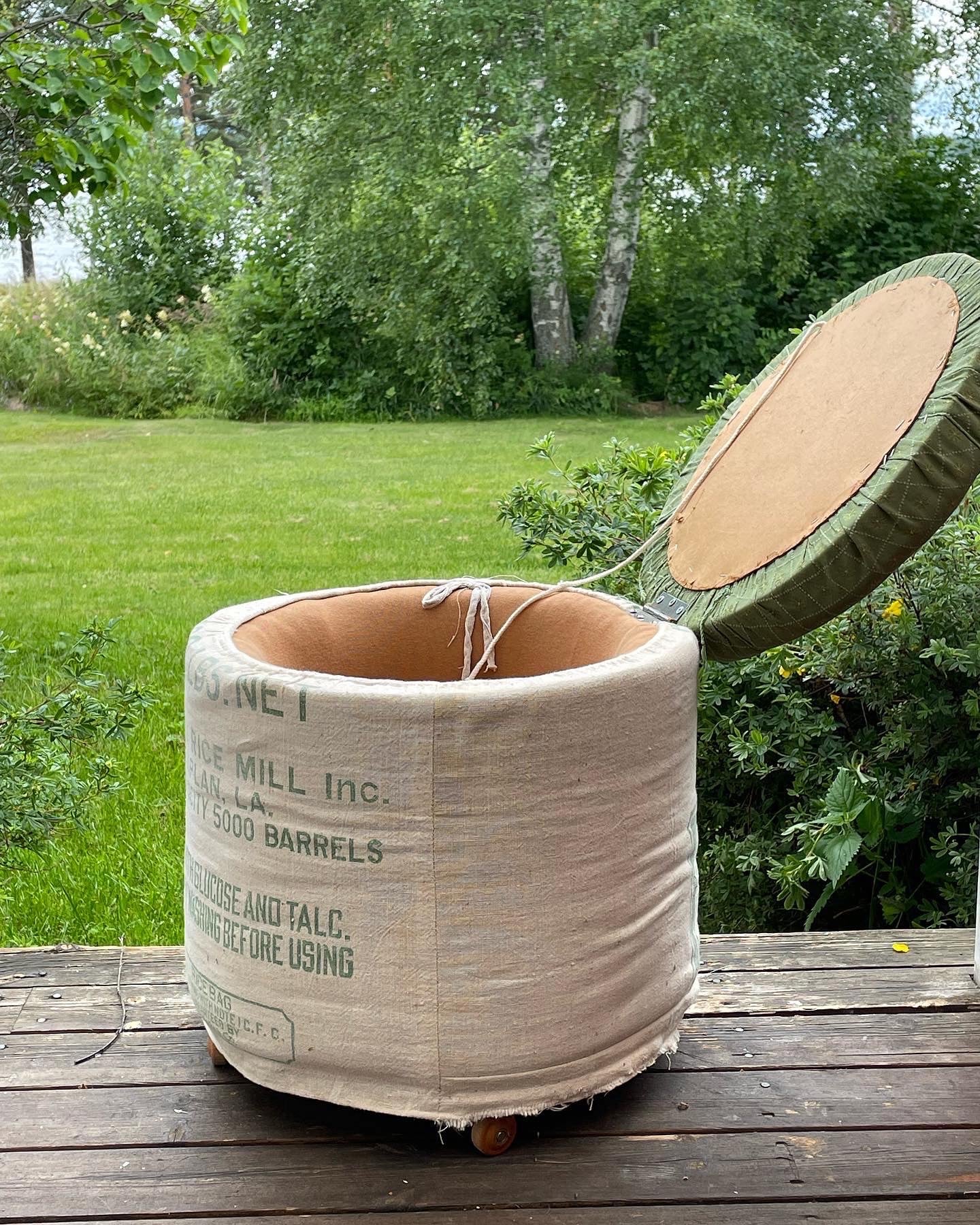 Snygg cool vintage sittpuff i fint skick.