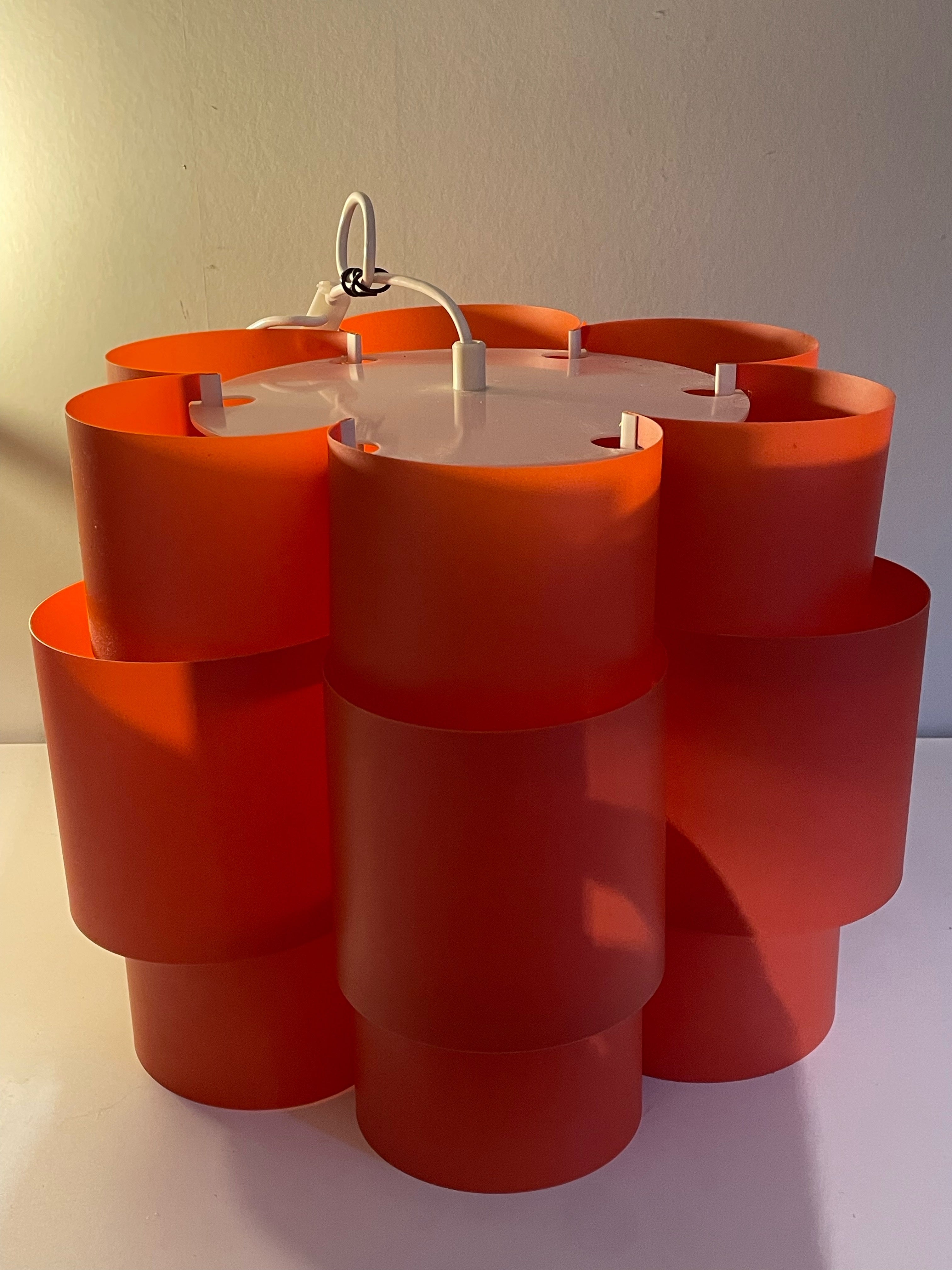 Vackra vintage taklampan från Markaryd , designad utav Hans Agne Jakobsen Scanlight i fint skick.