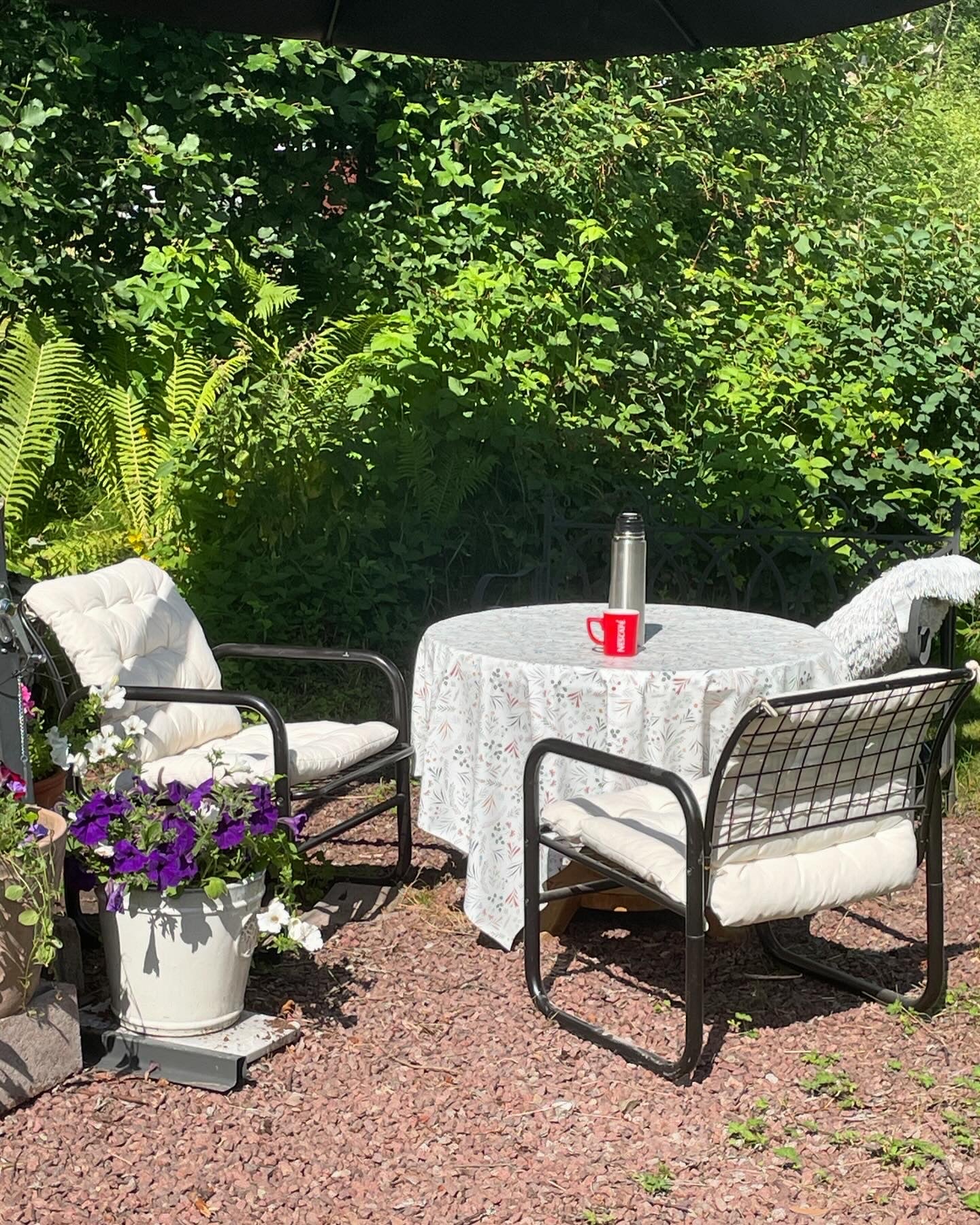 Två st retro stolar för utomhus bruk. Stolen Mölle från IKEA 1980 tal i fint skick.