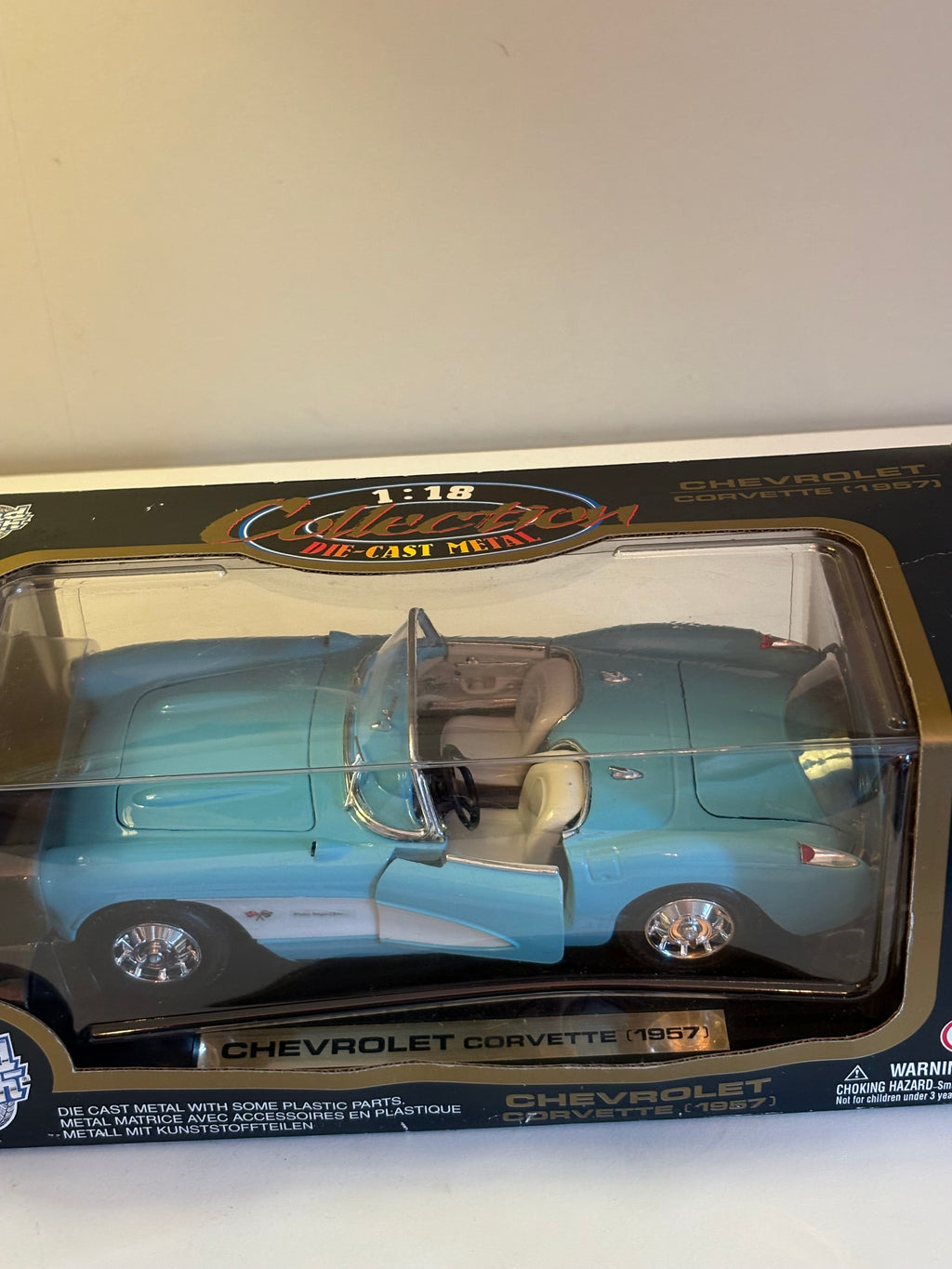 Fin modell från Road Tough en Chevrolet Corvette 1957.