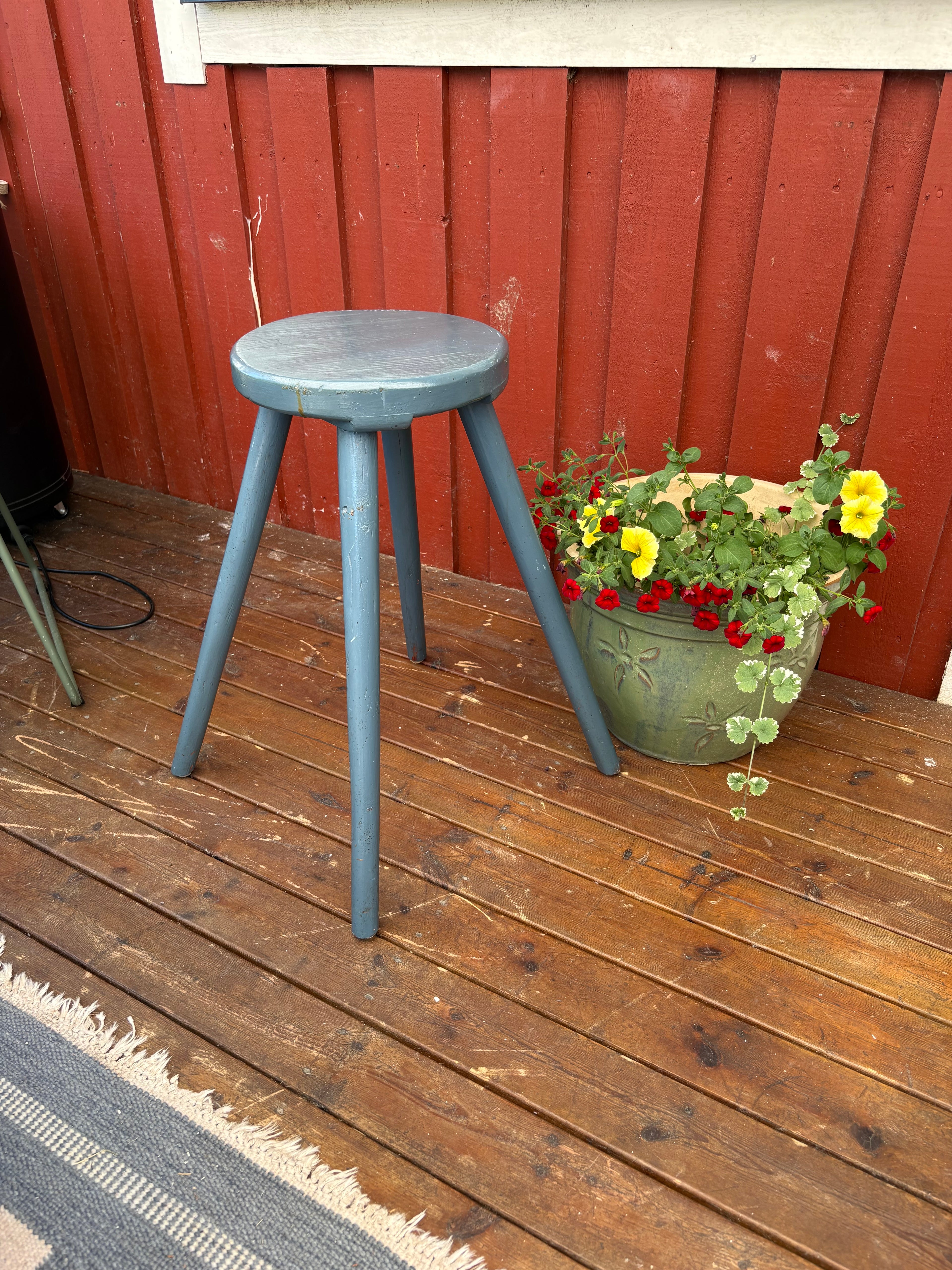 Vintage träpall i allmoge i nyskick.