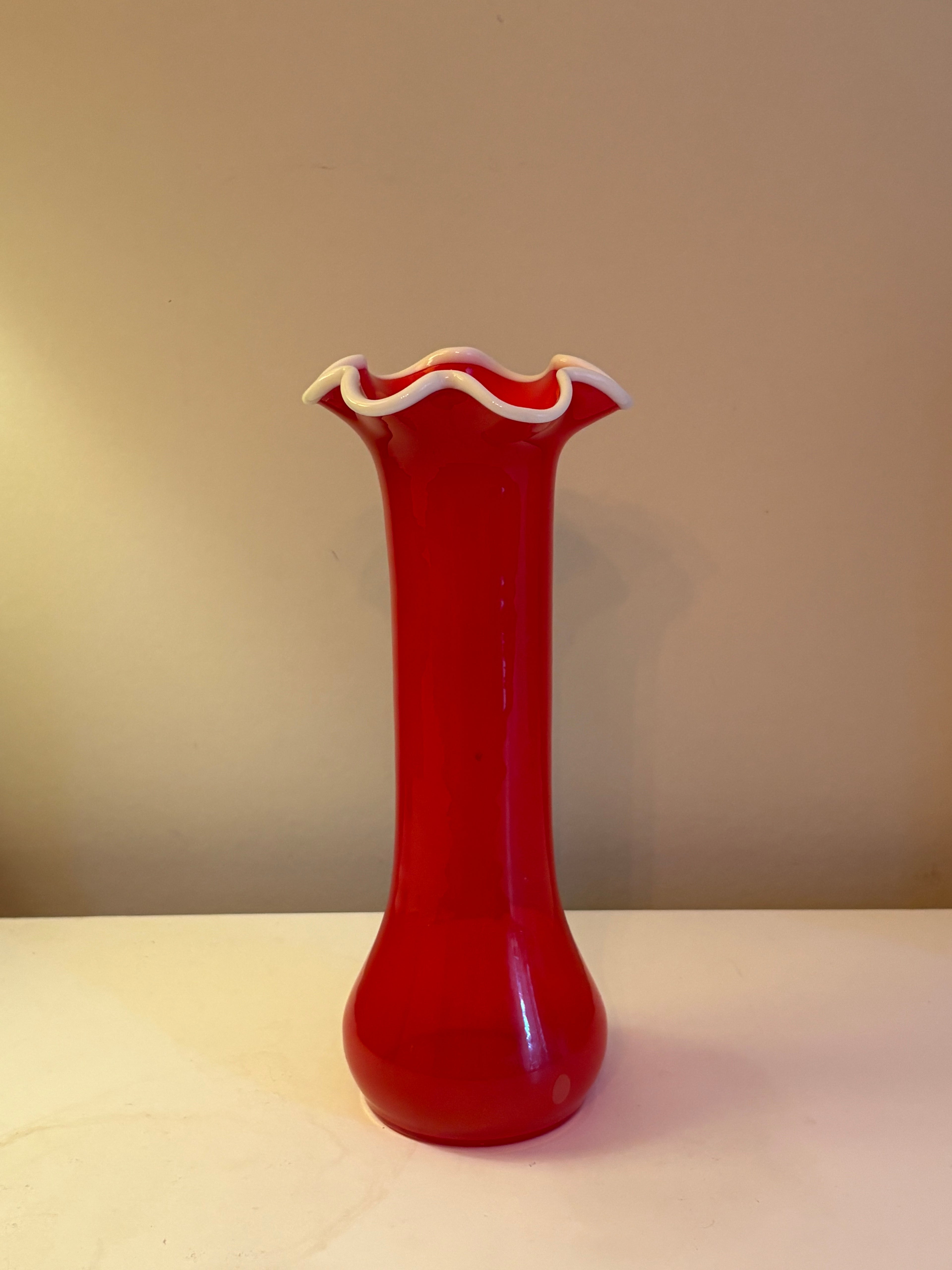 Vacker vintage hög glasvas från Murano 1950/ 60 tal i mycket fint skick.