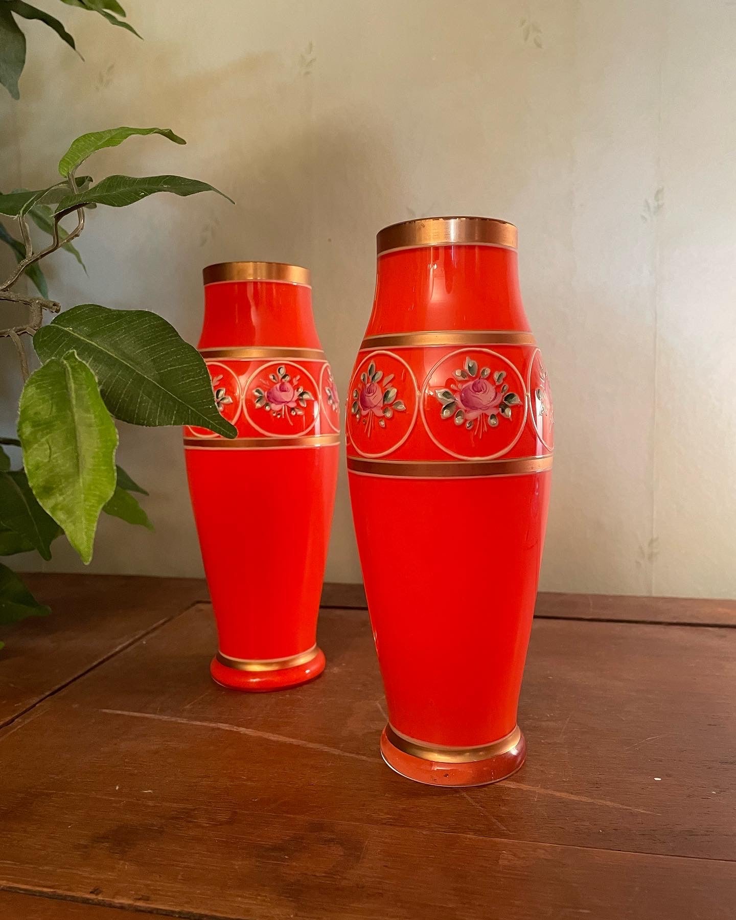 Två st antika vaser i Svenskt flussglas i nyskick.