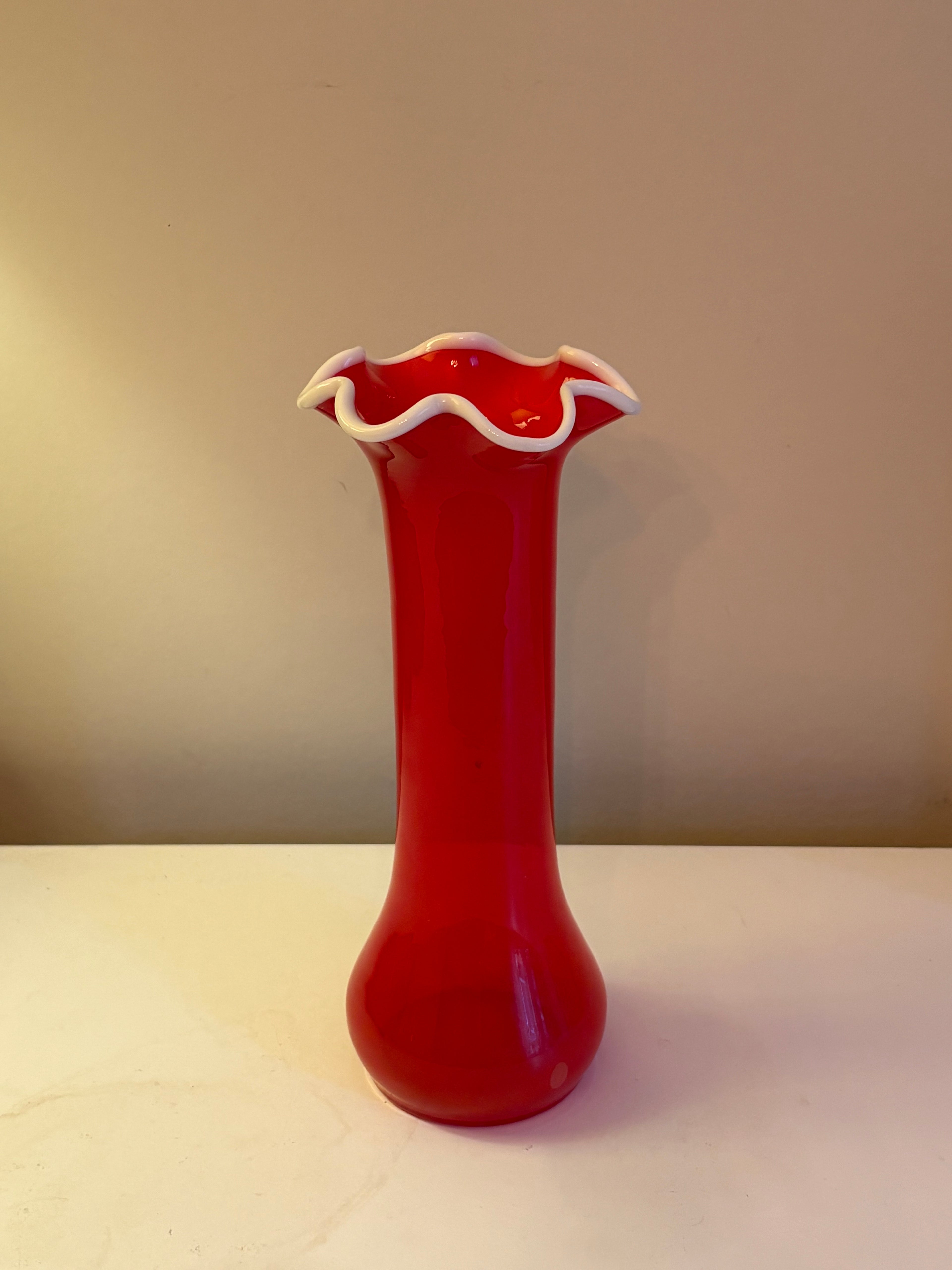 Vacker vintage hög glasvas från Murano 1950/ 60 tal i mycket fint skick.