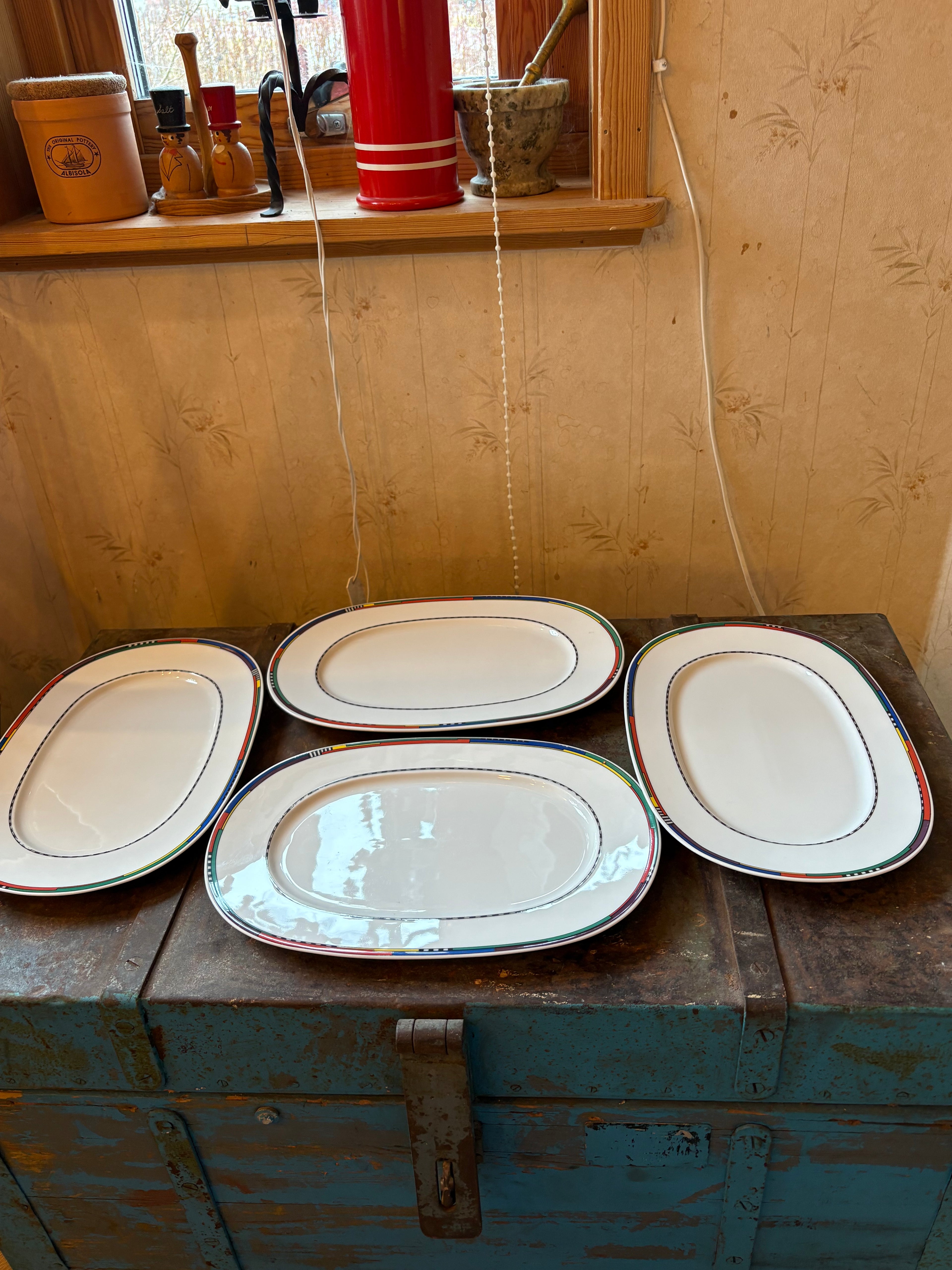 Fyra st vintage avlånga tallrikar för desert och förrätt från Winterling Marktleuthen Bavaria.