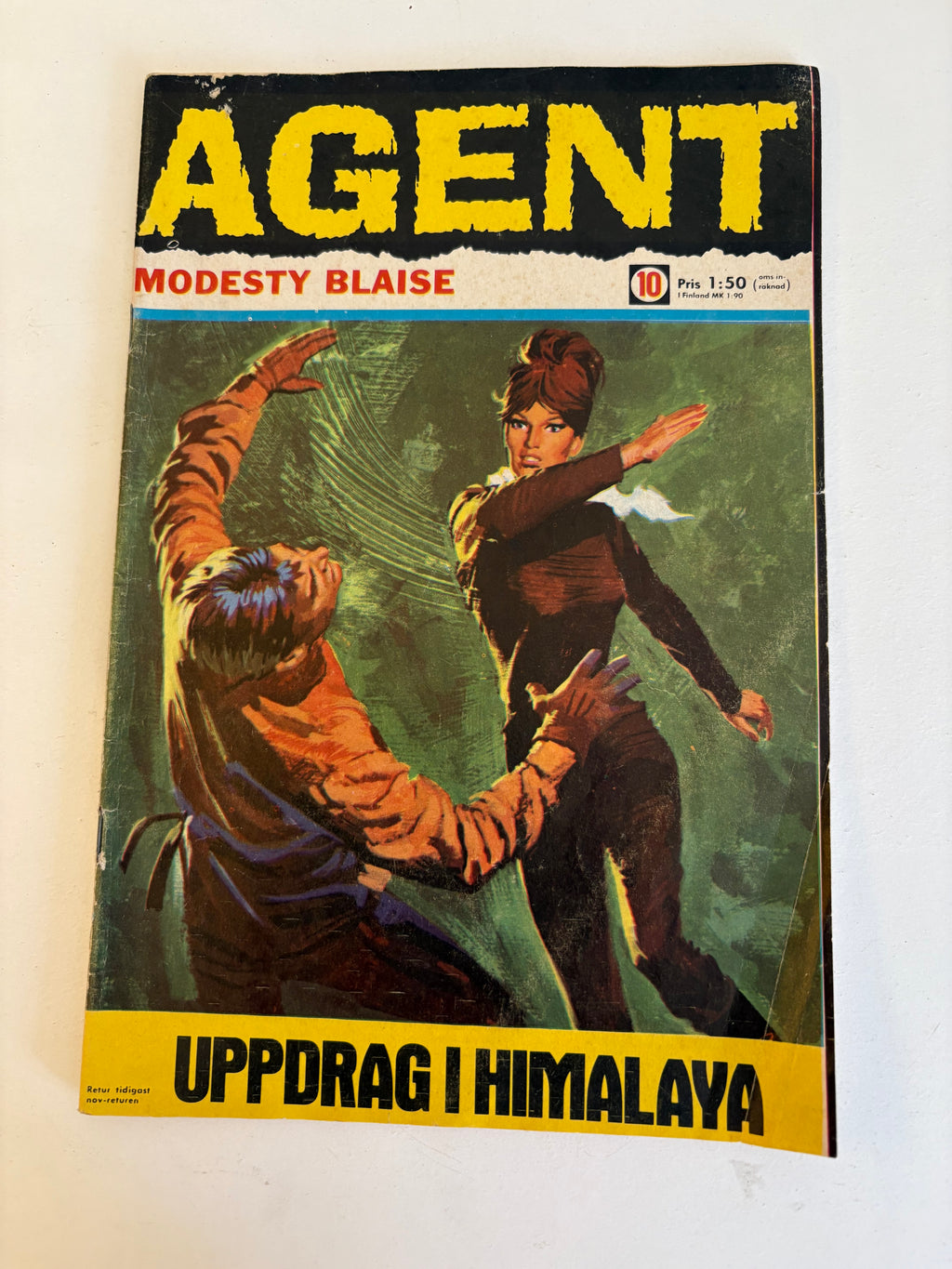 Fem st retro Agent X9 varav Agent Modesty Blaise från 1968.