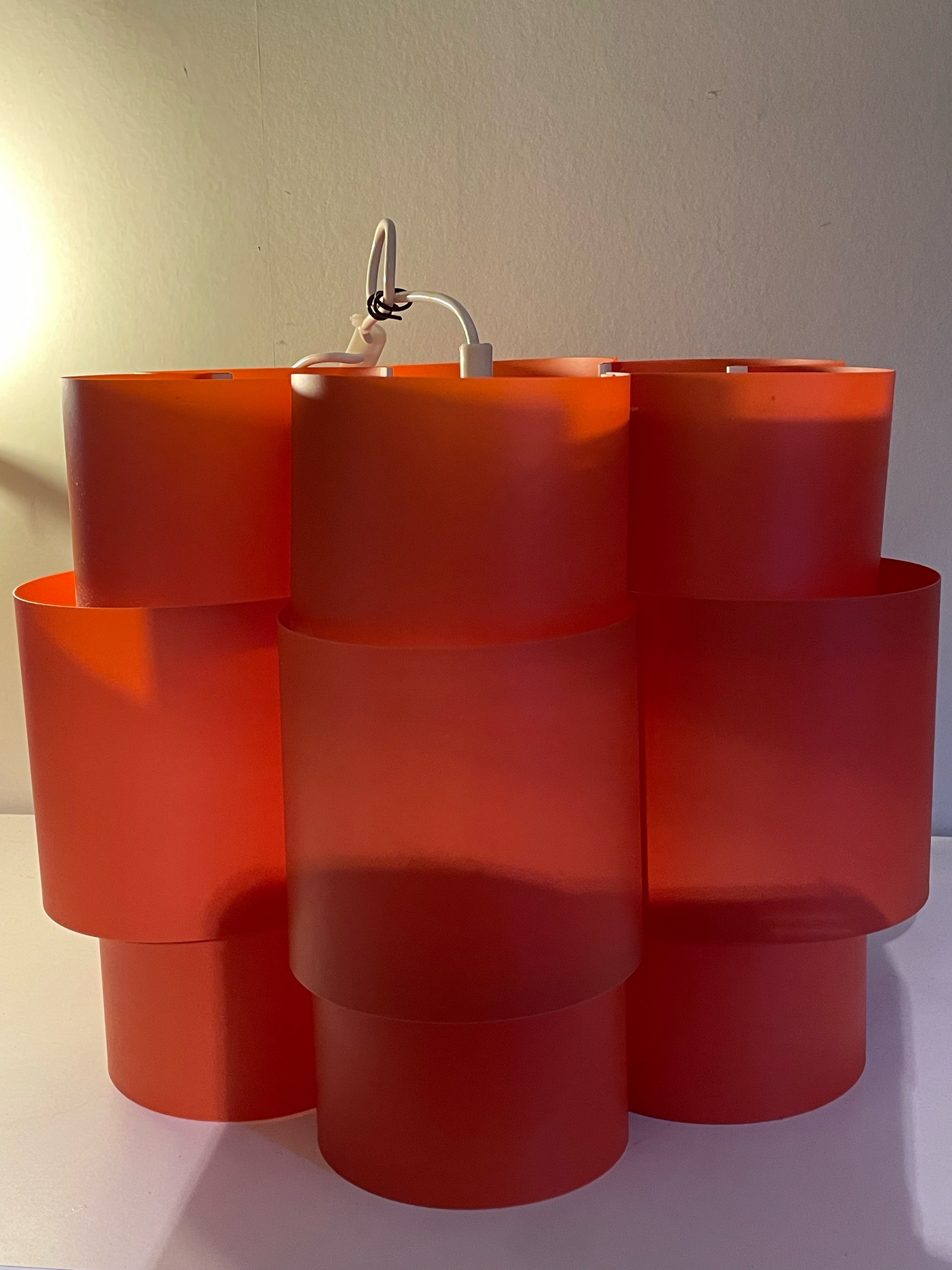 Vackra vintage taklampan från Markaryd , designad utav Hans Agne Jakobsen Scanlight i fint skick.