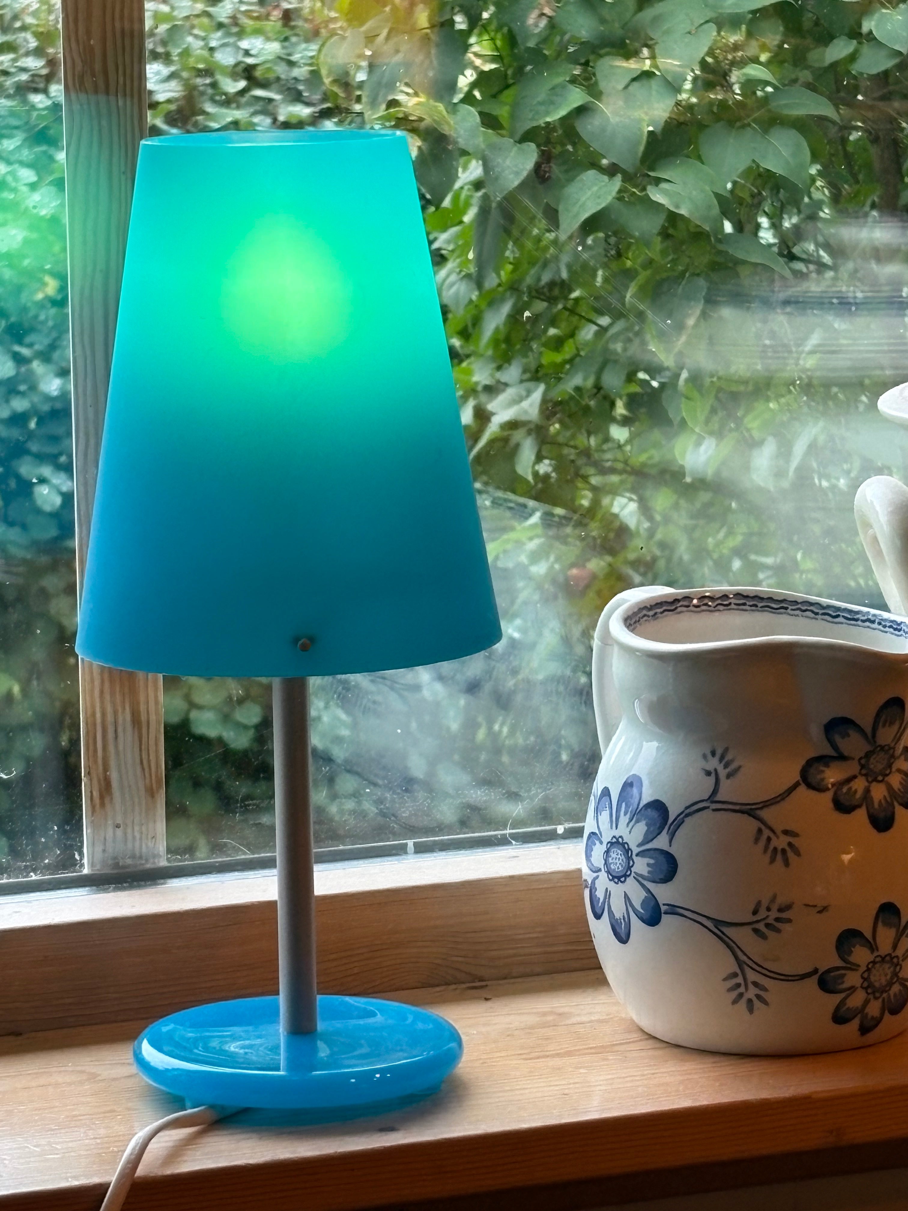 Fyra st retro bordslampor i plast från Ikea , idag redan klassiker.
