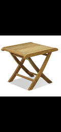 Vackert nyproducerat sidobord i teak.