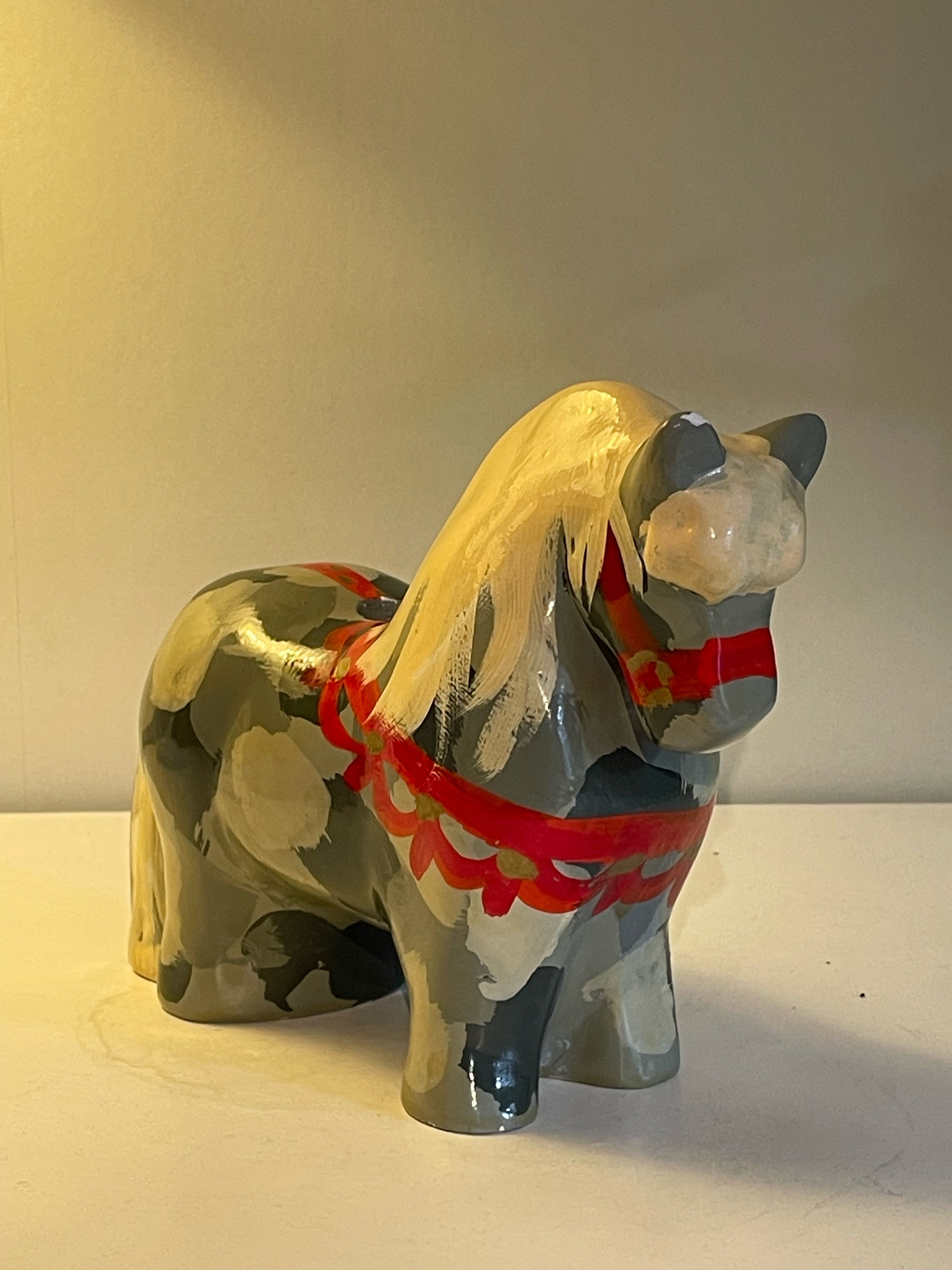 Stor vacker häst i keramik , design Stina Sörman i fint skick.