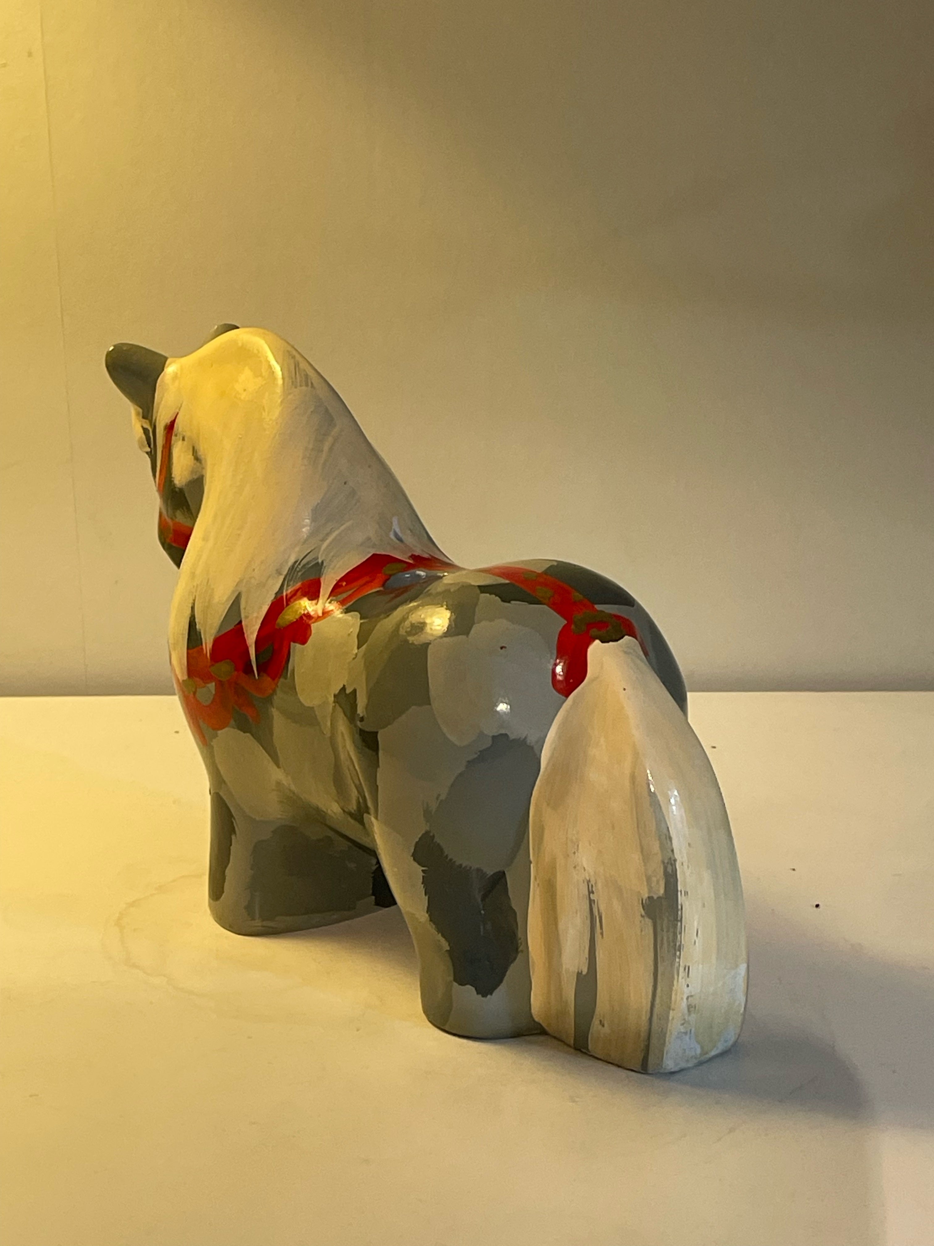 Stor vacker häst i keramik , design Stina Sörman i fint skick.