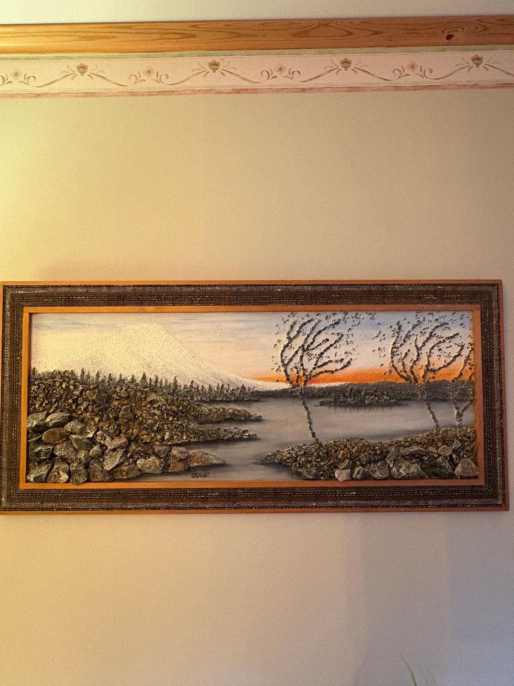 Vacker vintage tavla med naturmotiv gjord utav naturmaterial.