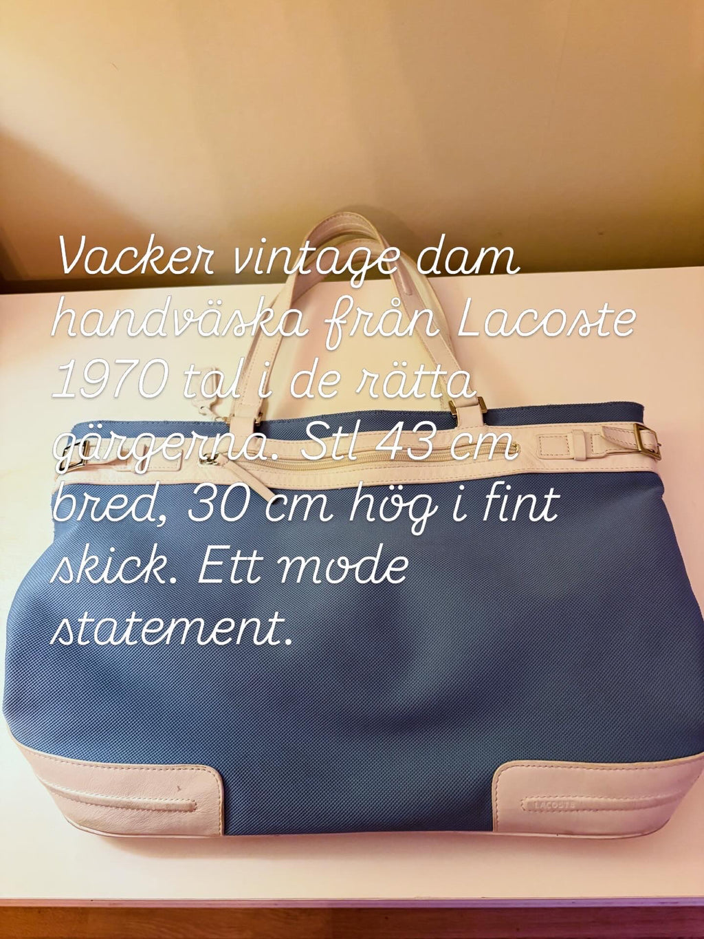 Vacker klassisk vintage handväska från ” Lacoste ” 1970 tal, ett mode statement !