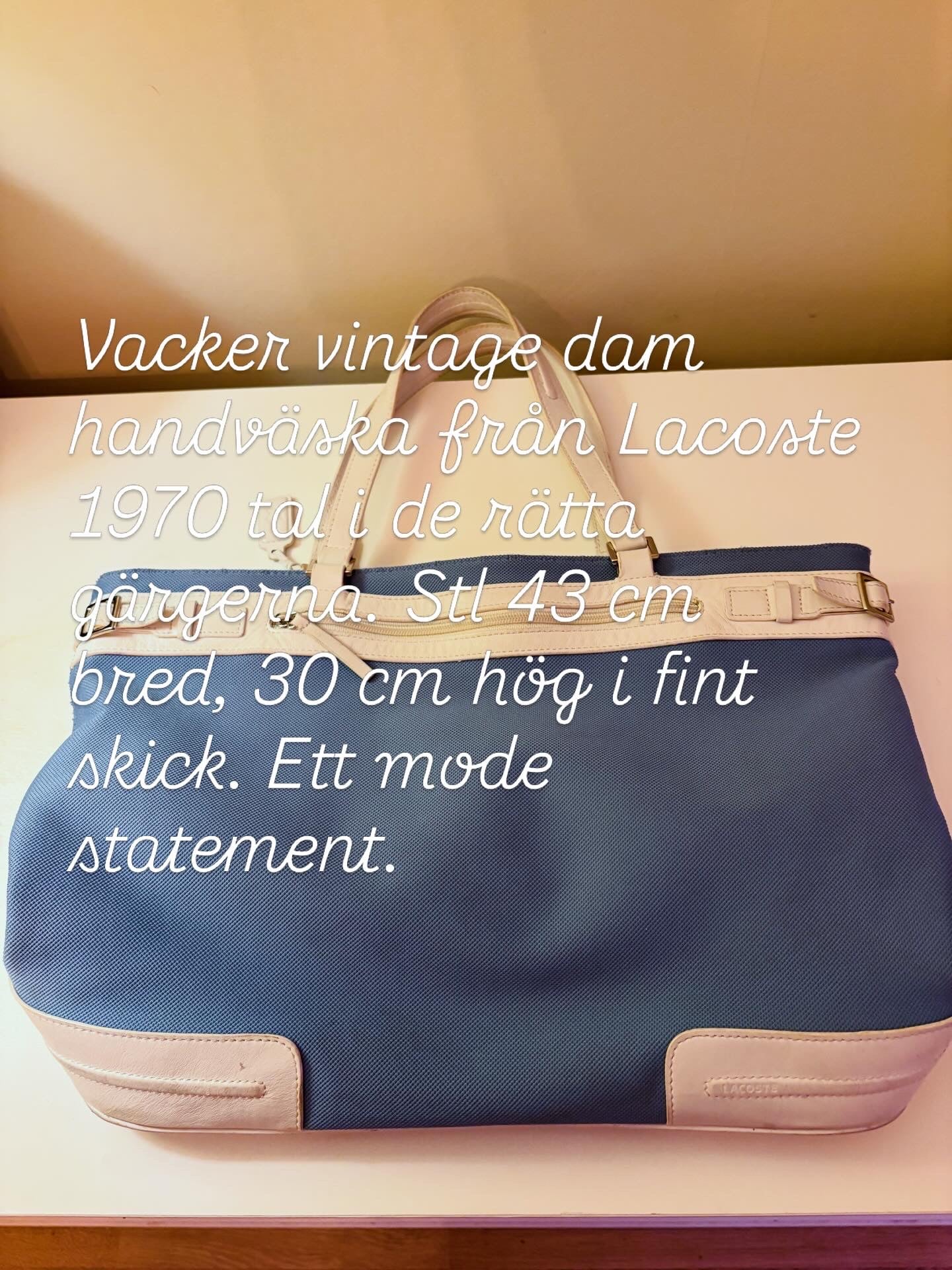 Vacker klassisk vintage handväska från ” Lacoste ” 1970 tal, ett mode statement !