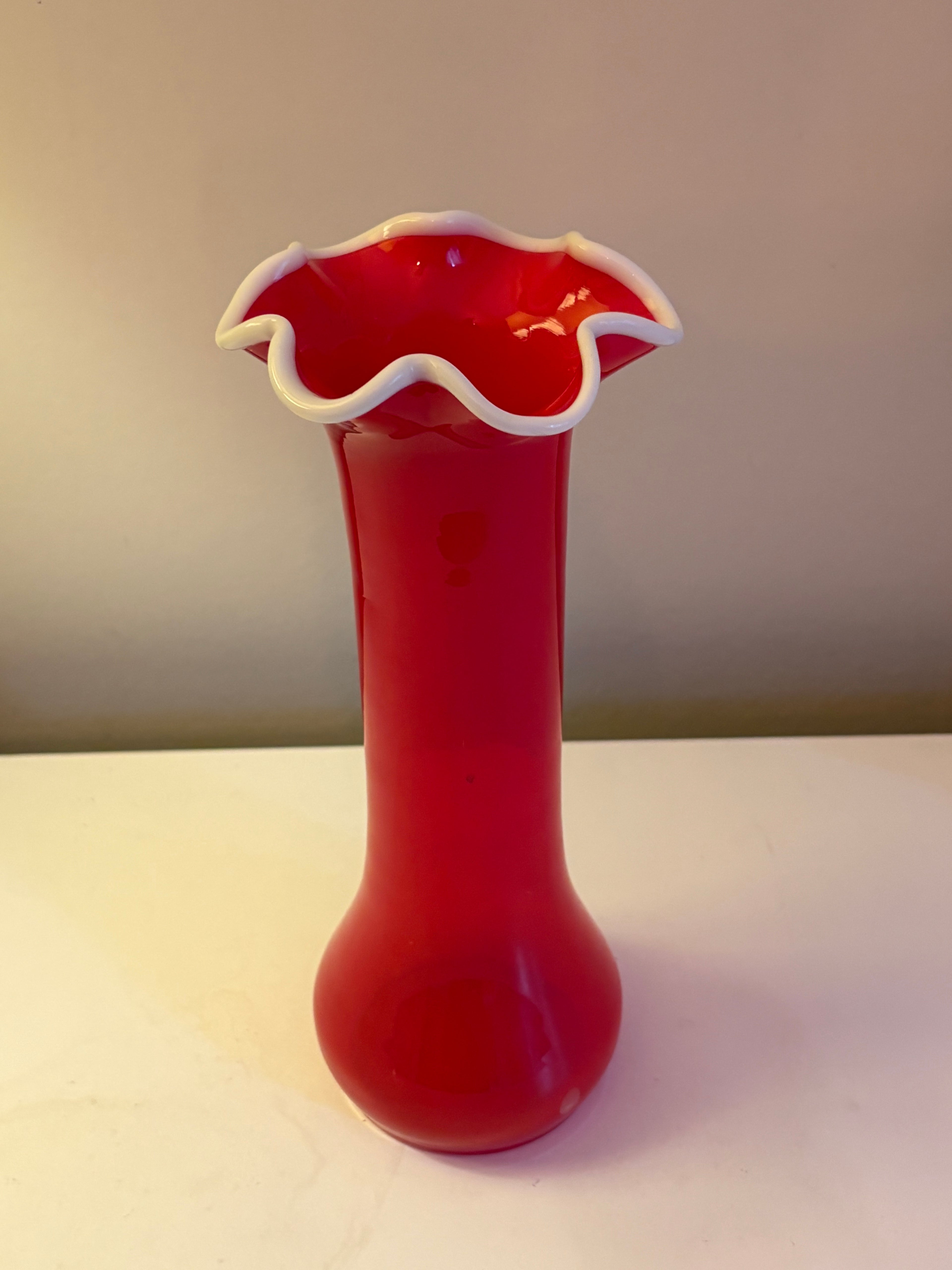 Vacker vintage hög glasvas från Murano 1950/ 60 tal i mycket fint skick.