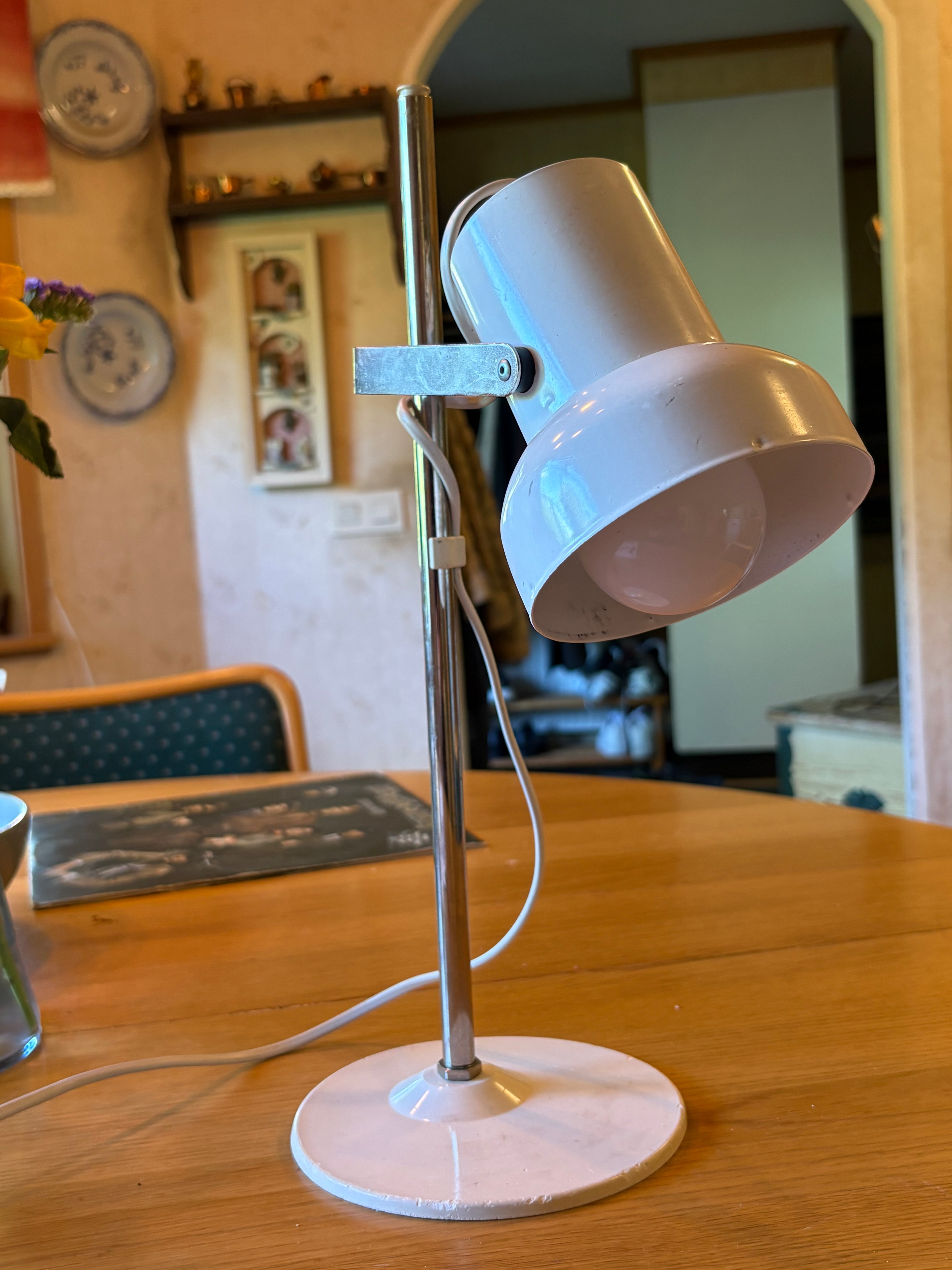 Vintage skrivbordslampa från Belid 1970 tal med charmig patina.