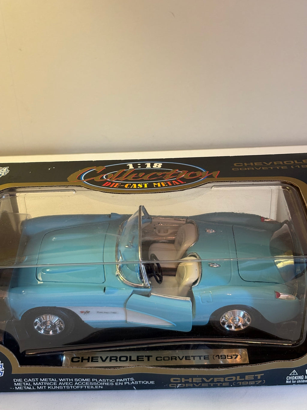 Fin modell från Road Tough en Chevrolet Corvette 1957.