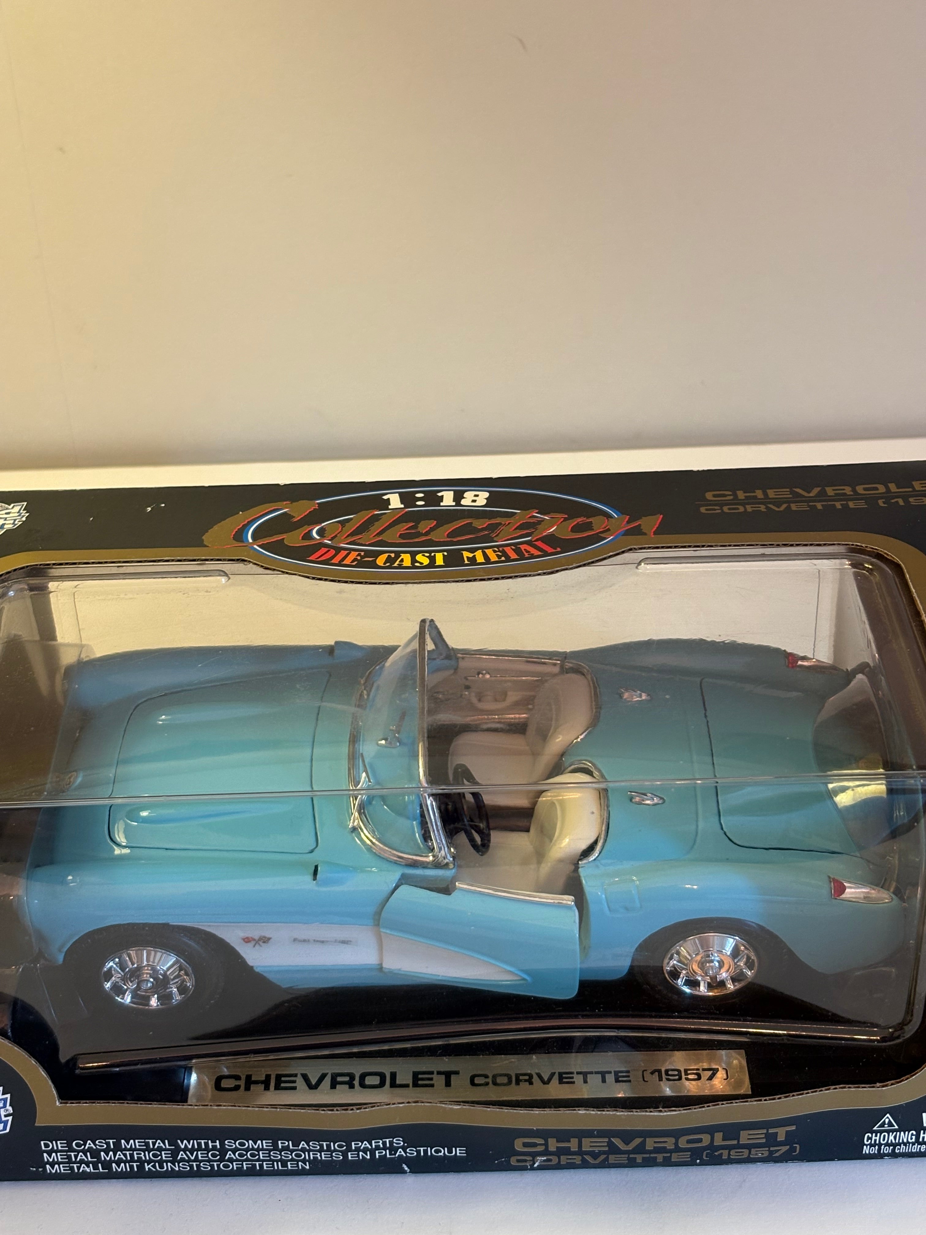 Fin modell från Road Tough en Chevrolet Corvette 1957.