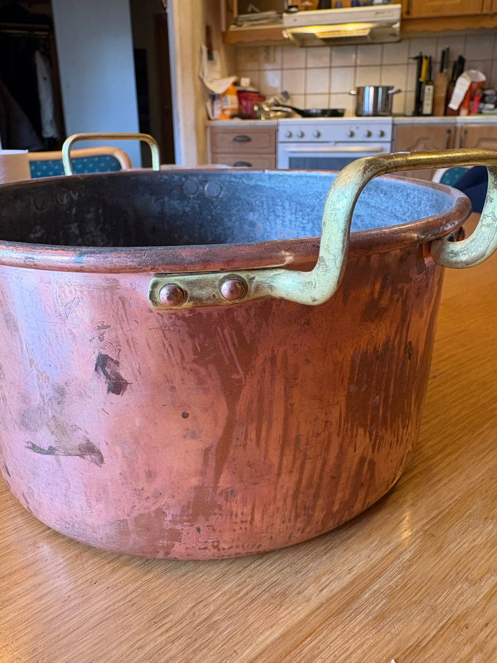 Vacker antik kopparkastrull , 3 liter med charmig patina.