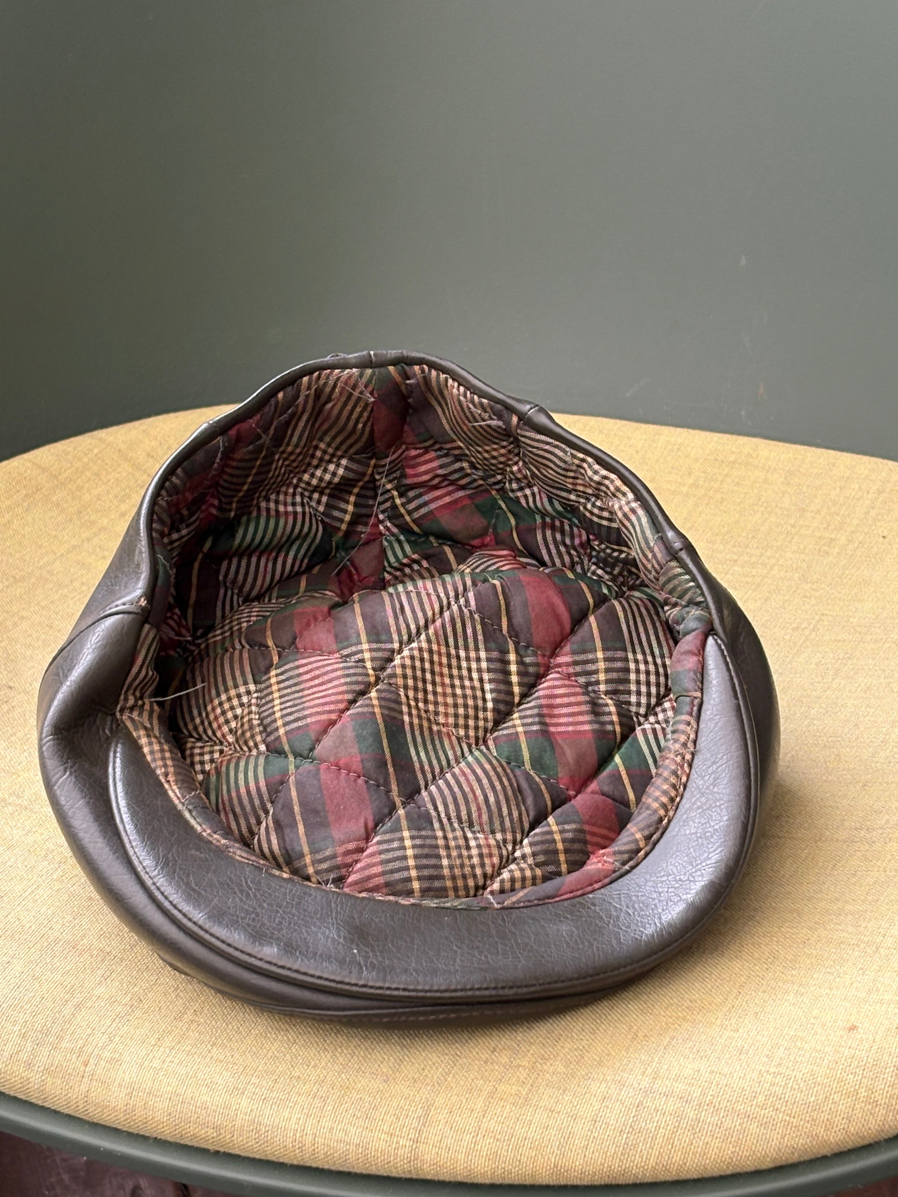 Snygg cool vintage ” flatcap” i mjukt äkta skinn 1960/70 tal.