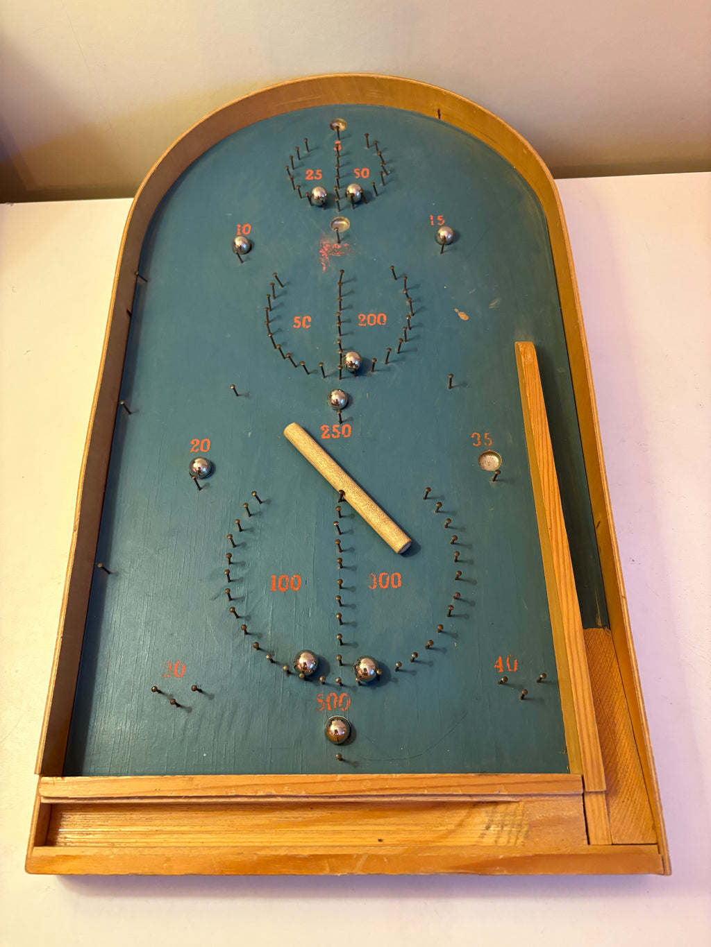 Fint vintage ” Bagatelle” spel i trä 1950/60 tal från Göran Berggrens i mycket fint skick.