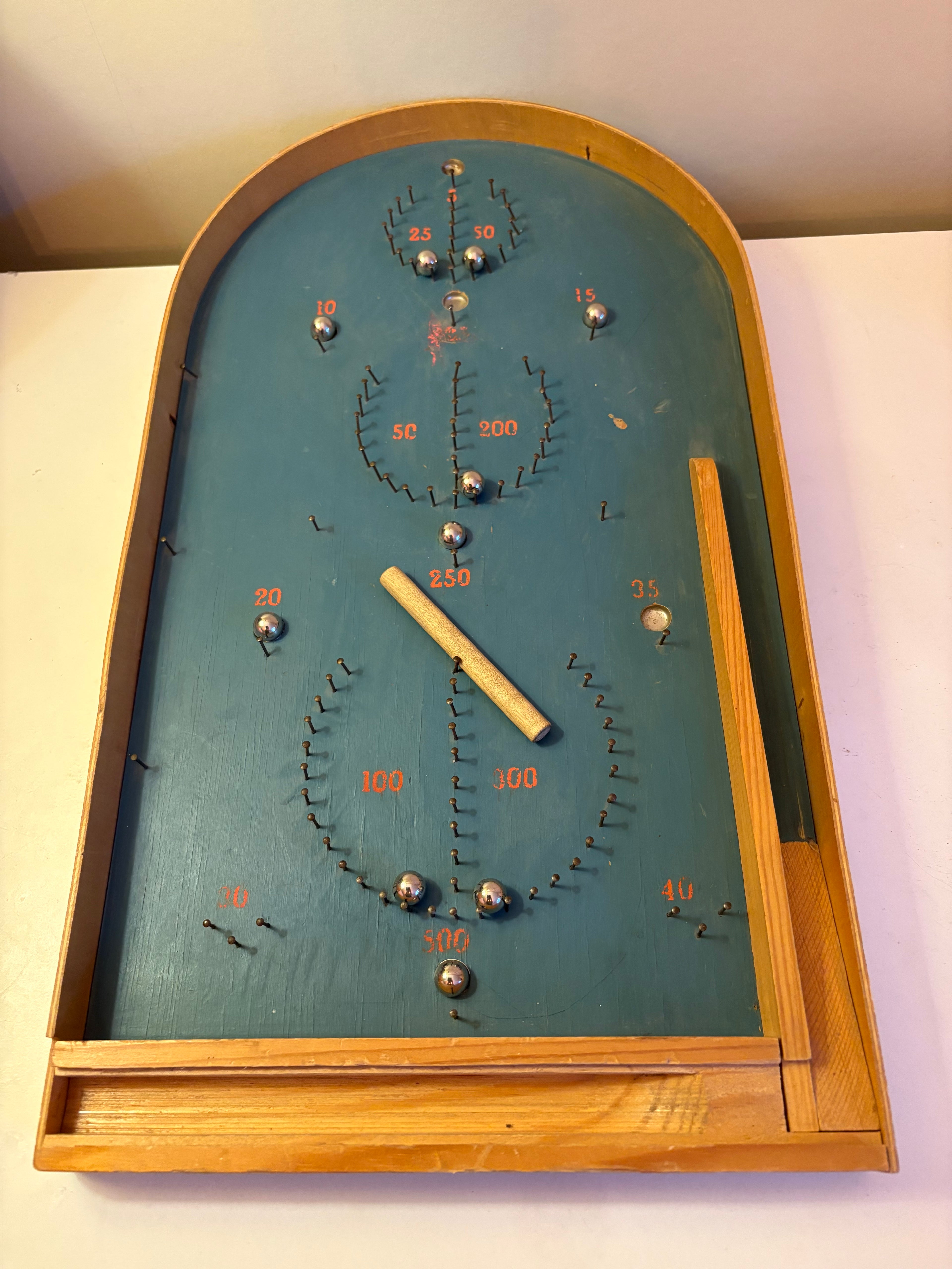Fint vintage ” Bagatelle” spel i trä 1950/60 tal från Göran Berggrens i mycket fint skick.