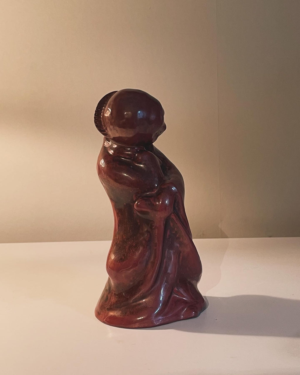 Vacker figurin i keramik från Bornholm keramik / Danmark i nyskick.