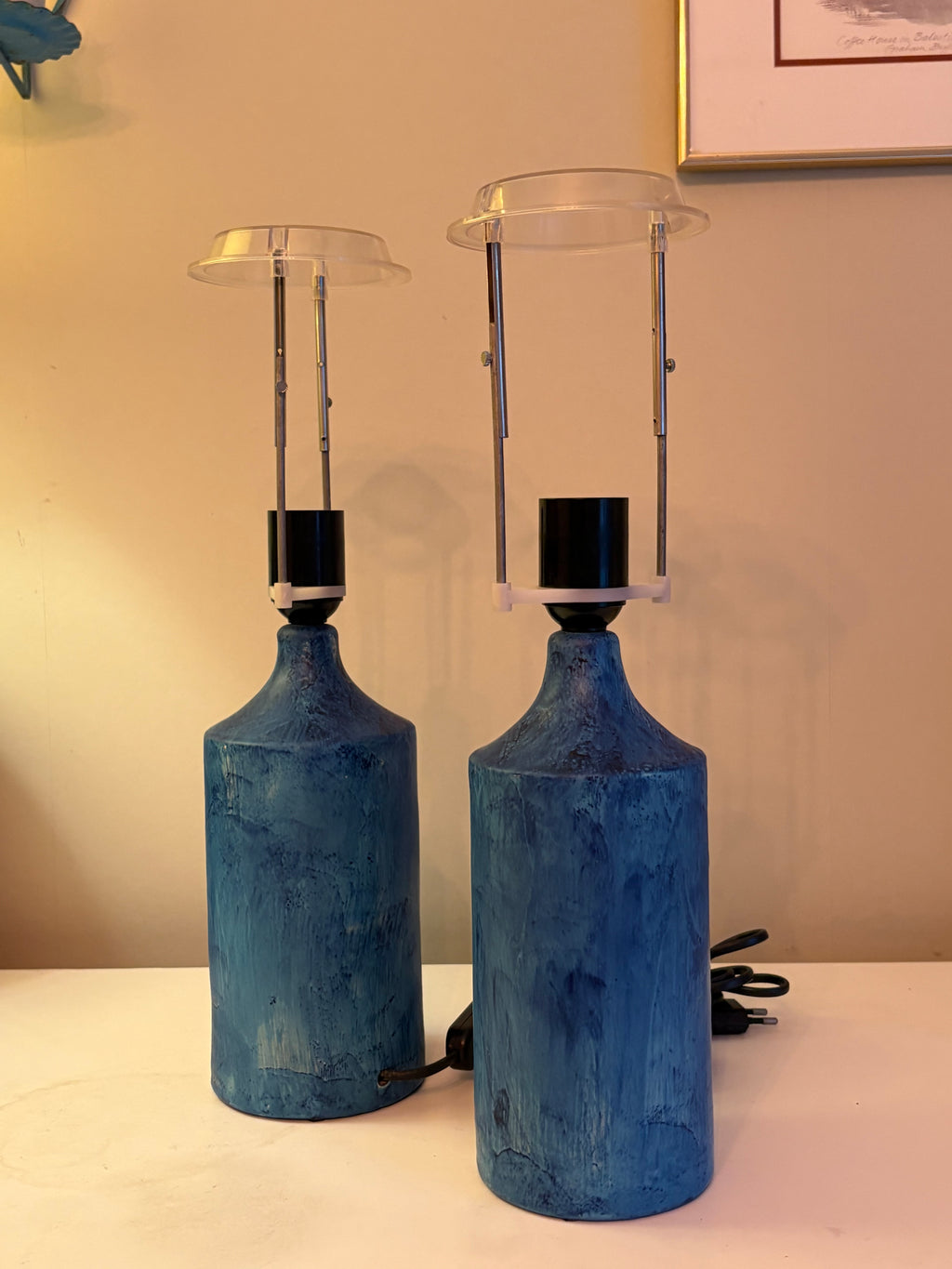 Två st vackra bordslampor i keramik från Skagen pottery / Danmark i nyskick.