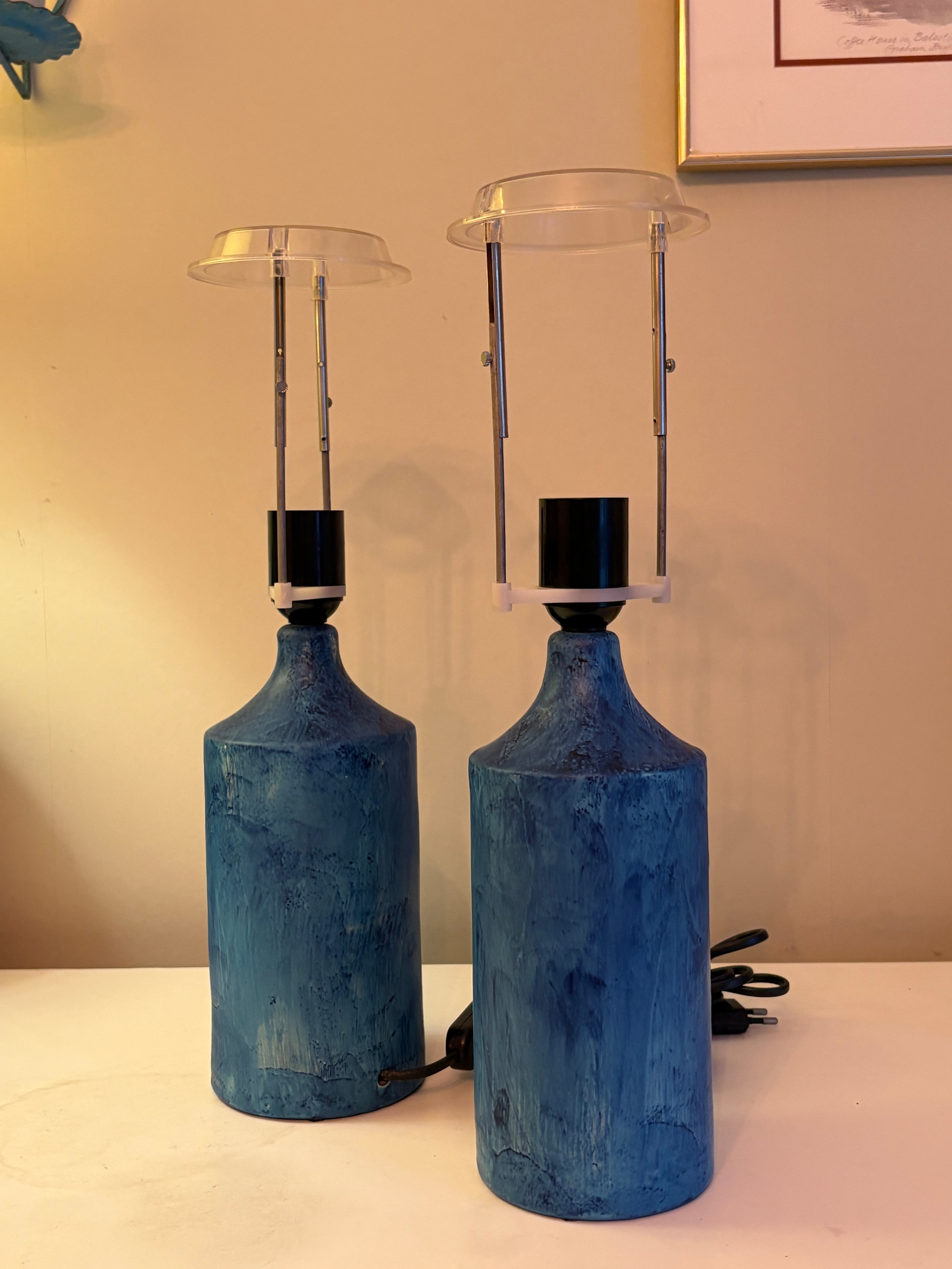 Två st vackra bordslampor i keramik från Skagen pottery / Danmark i nyskick.