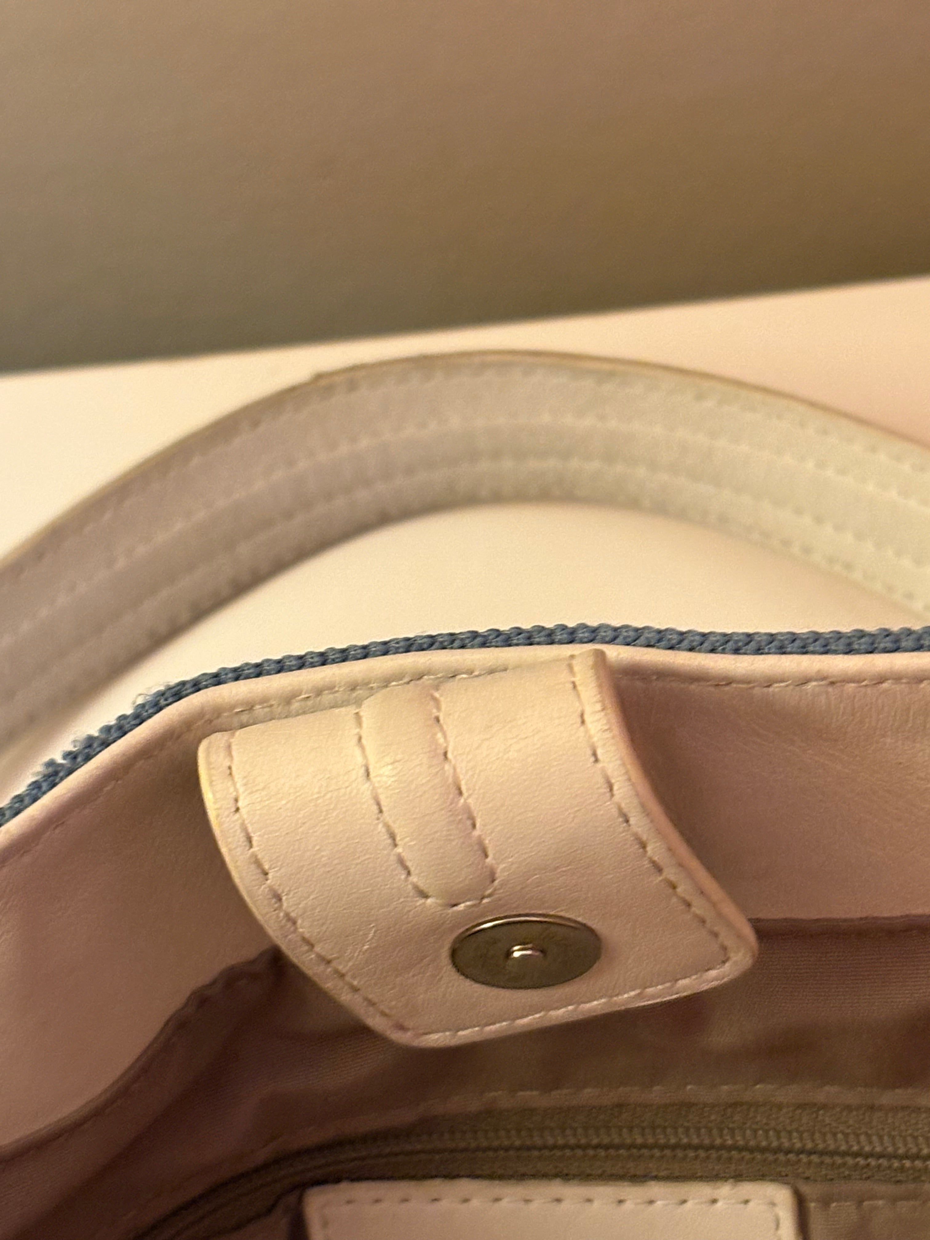 Vacker klassisk vintage handväska från ” Lacoste ” 1970 tal, ett mode statement !
